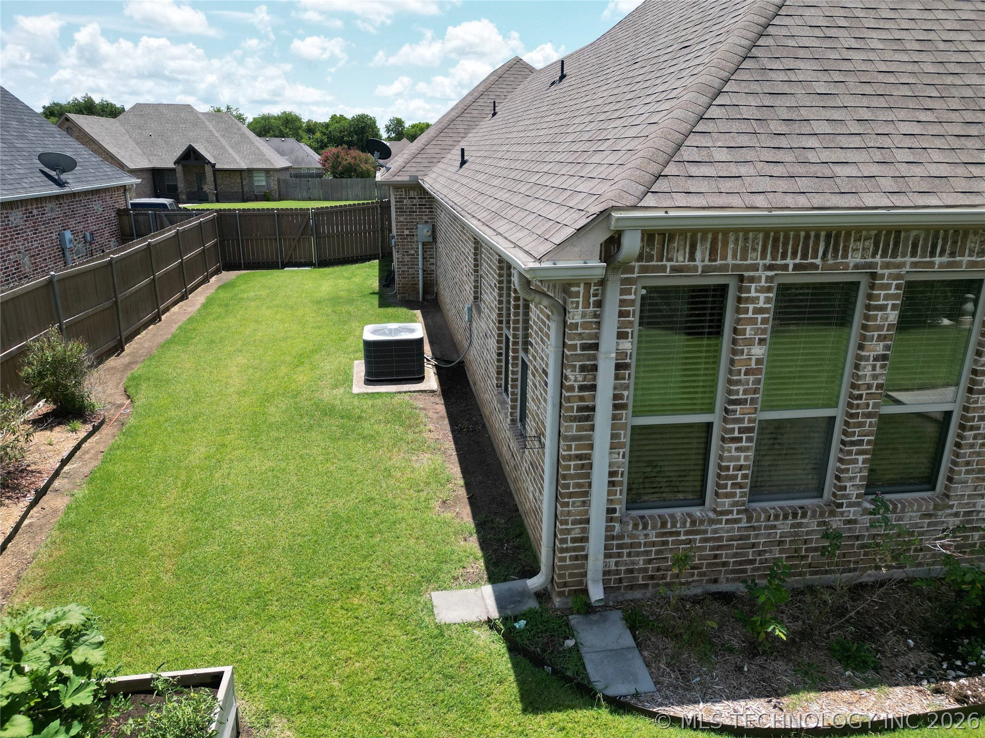 401 Wandering Way Property Photo 50
