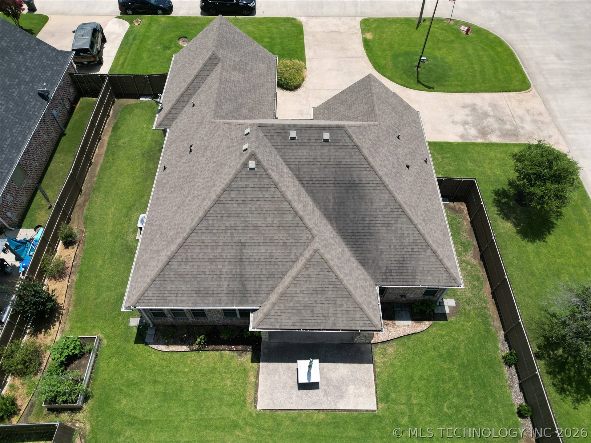 401 Wandering Way Property Photo 52