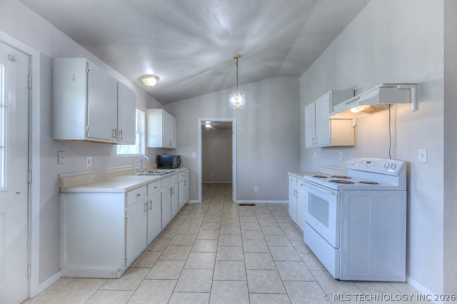 11737 N 194th East Avenue Property Photo 8