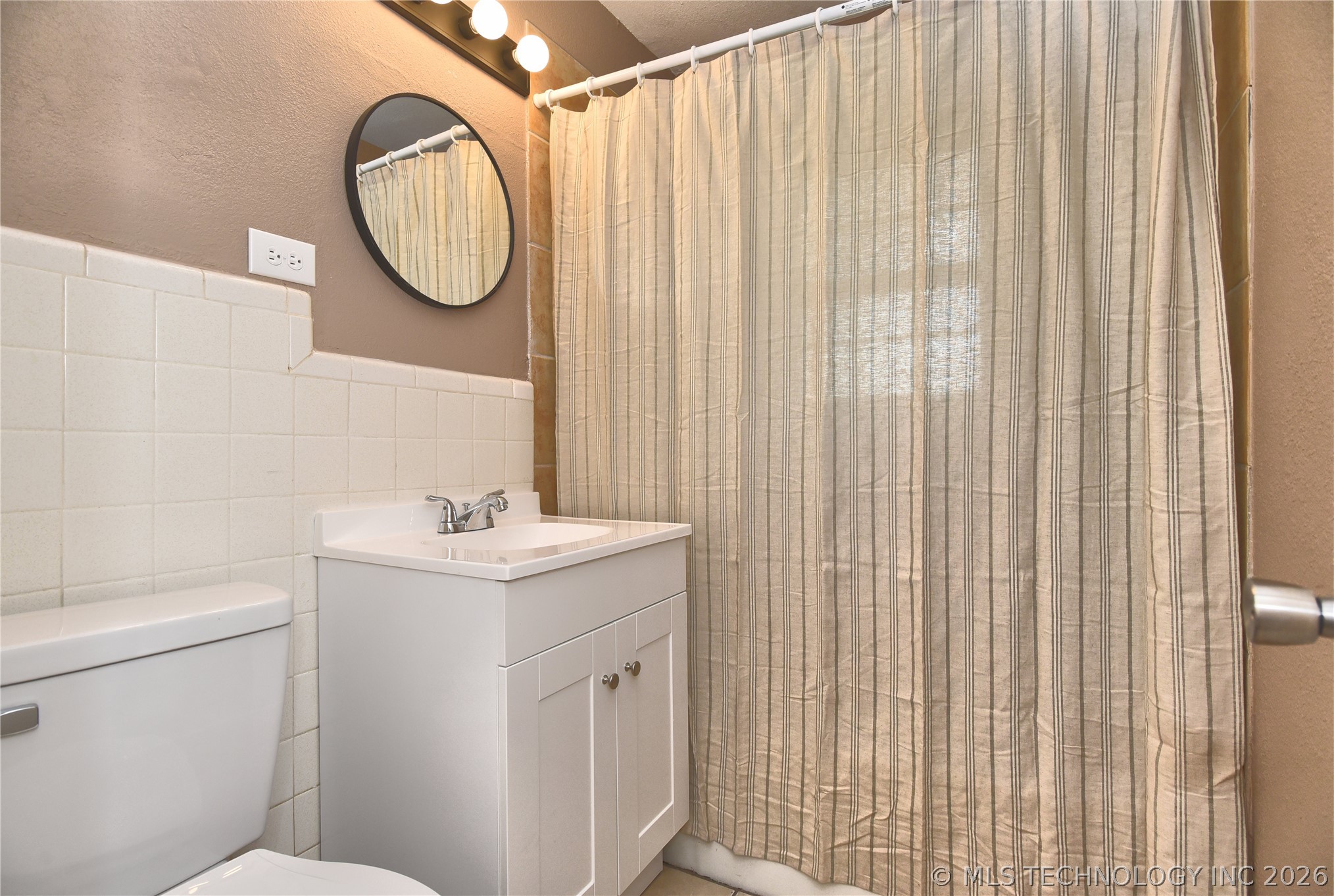 1035 N 68th East Avenue Property Photo 20