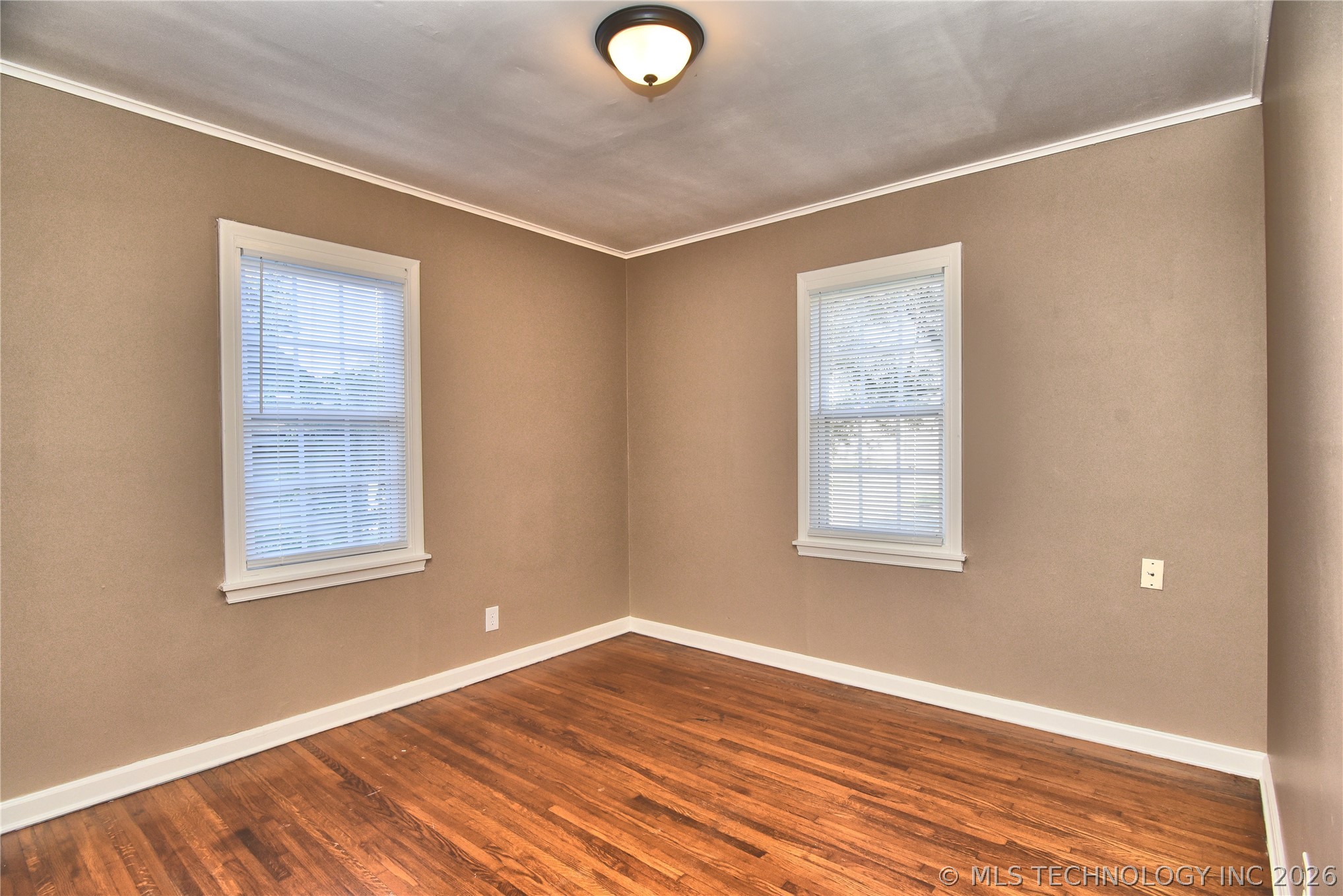 1035 N 68th East Avenue Property Photo 23