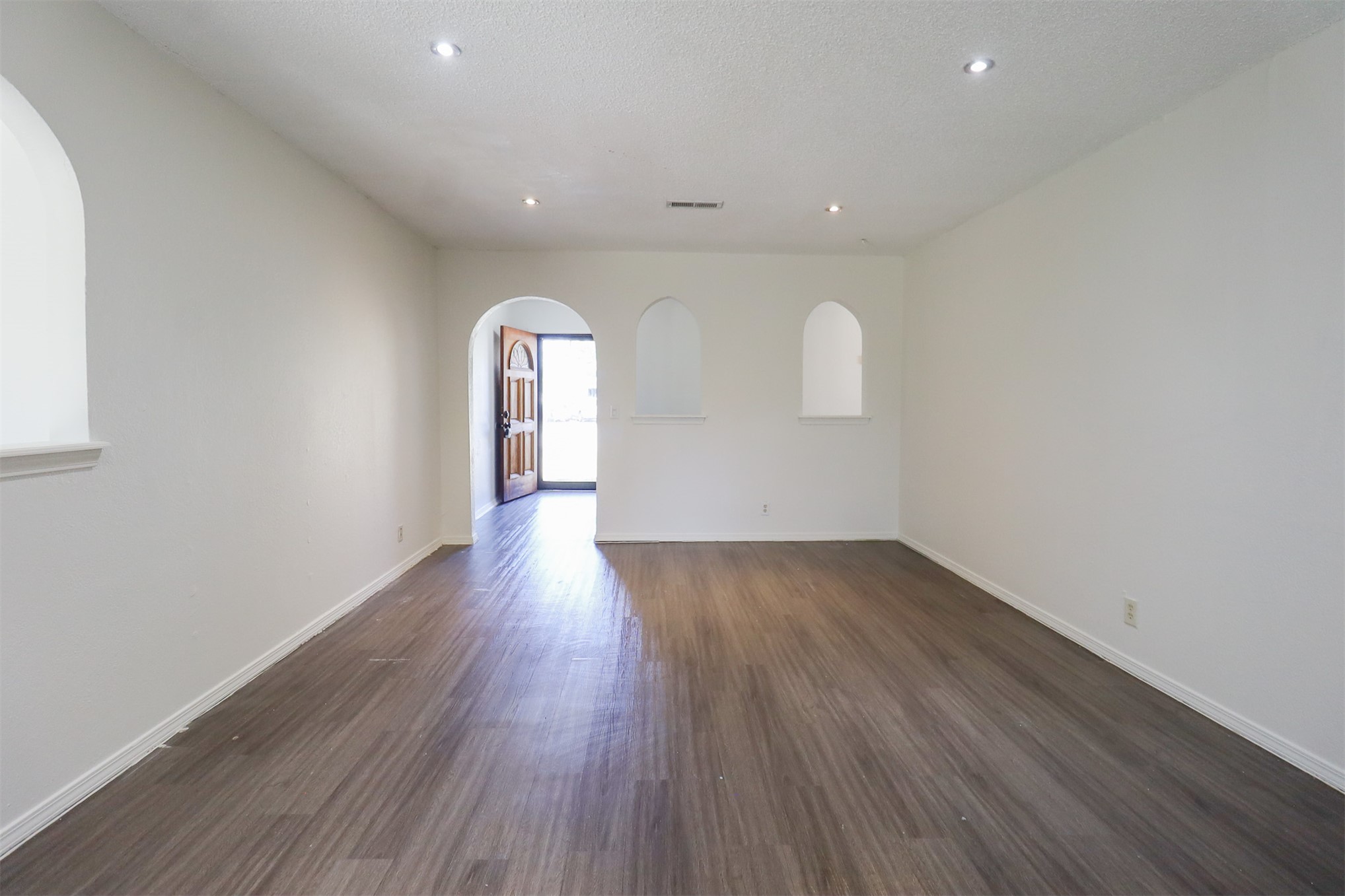 1628 S Sycamore Avenue Property Photo 3