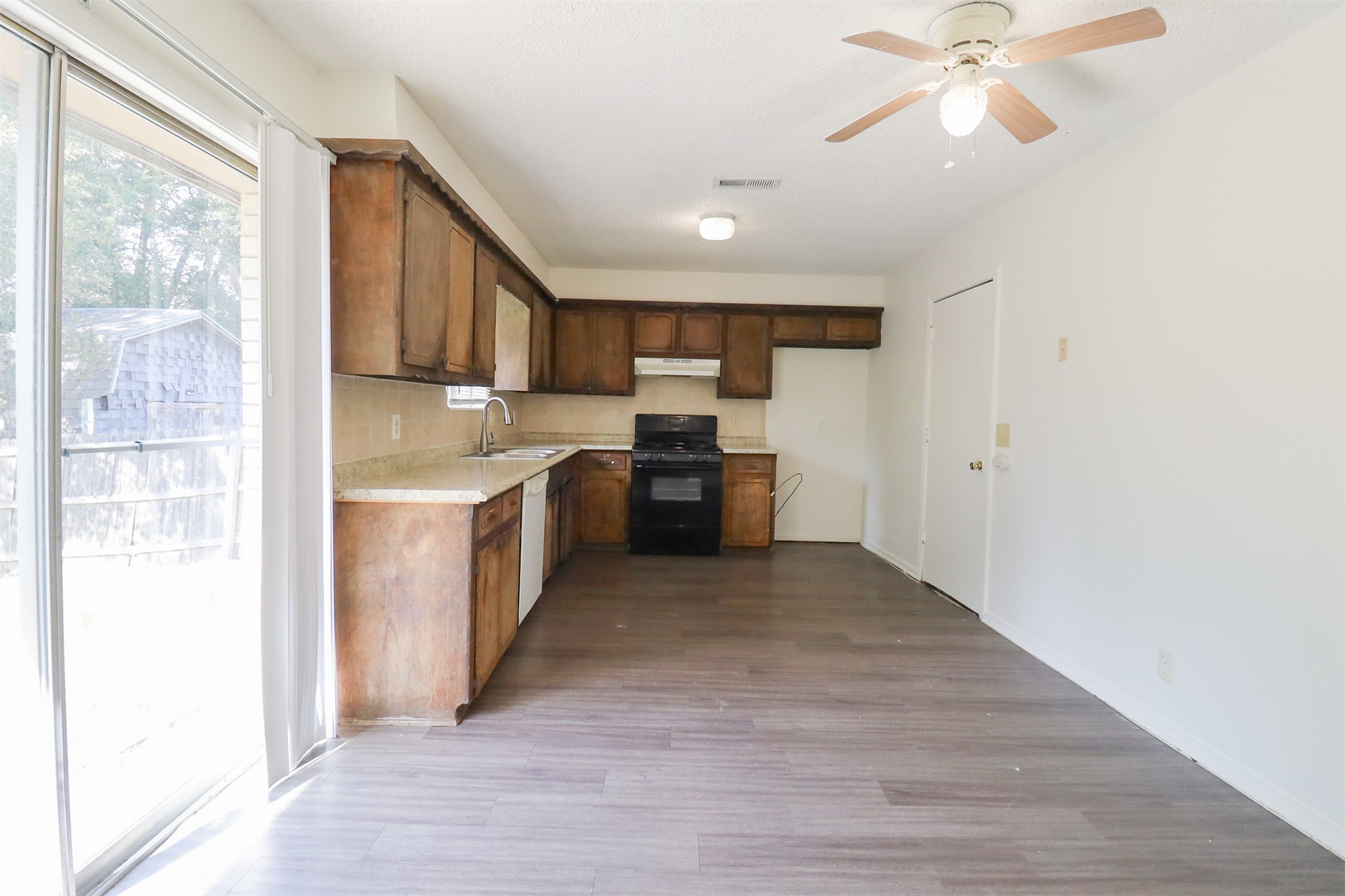 1628 S Sycamore Avenue Property Photo 7