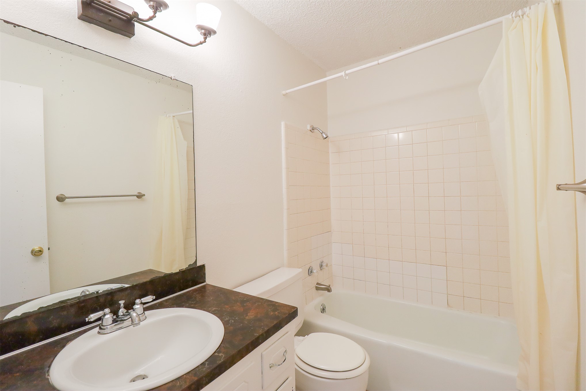 1628 S Sycamore Avenue Property Photo 9