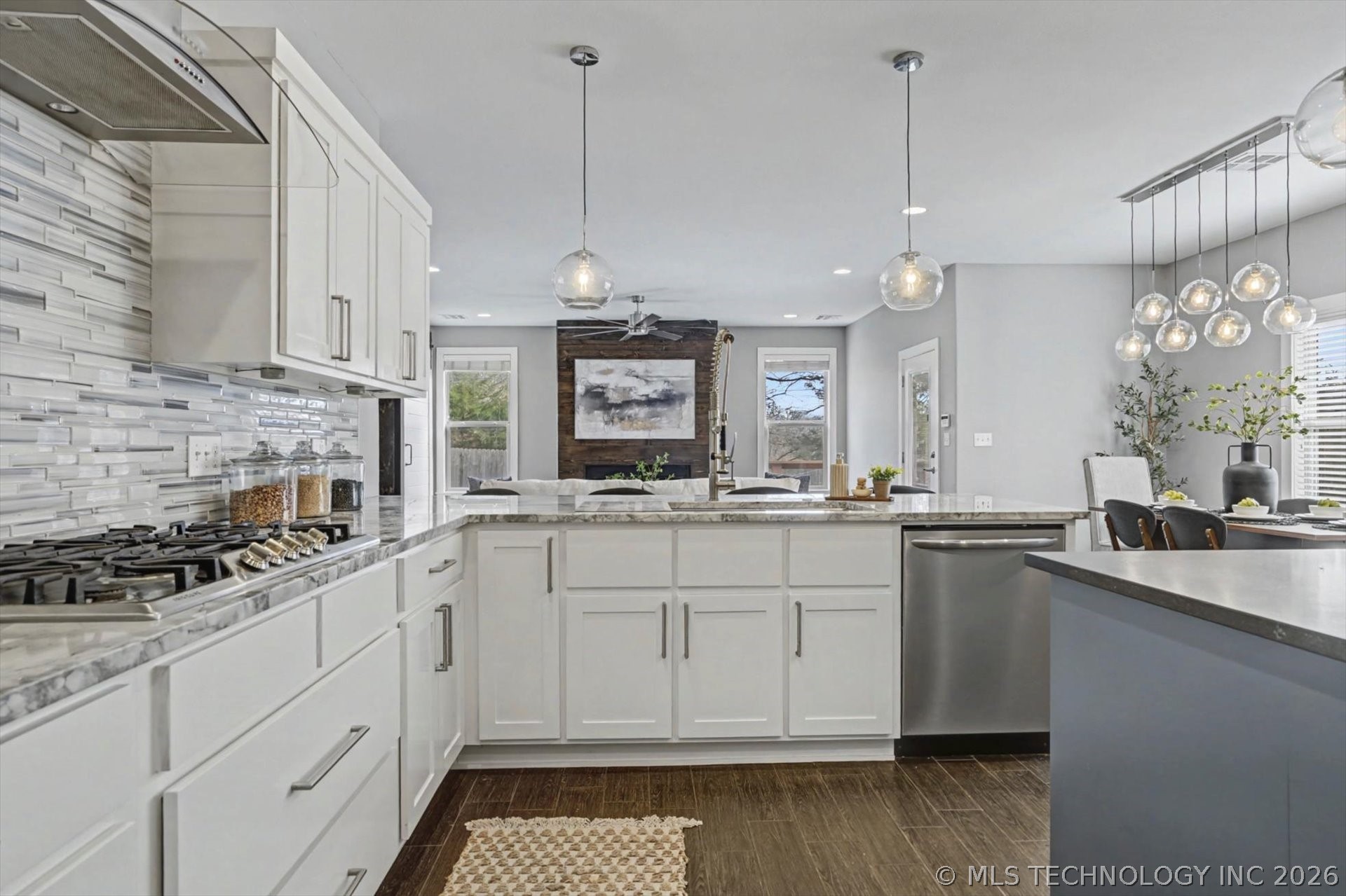 11427 Ash Street Property Photo 3