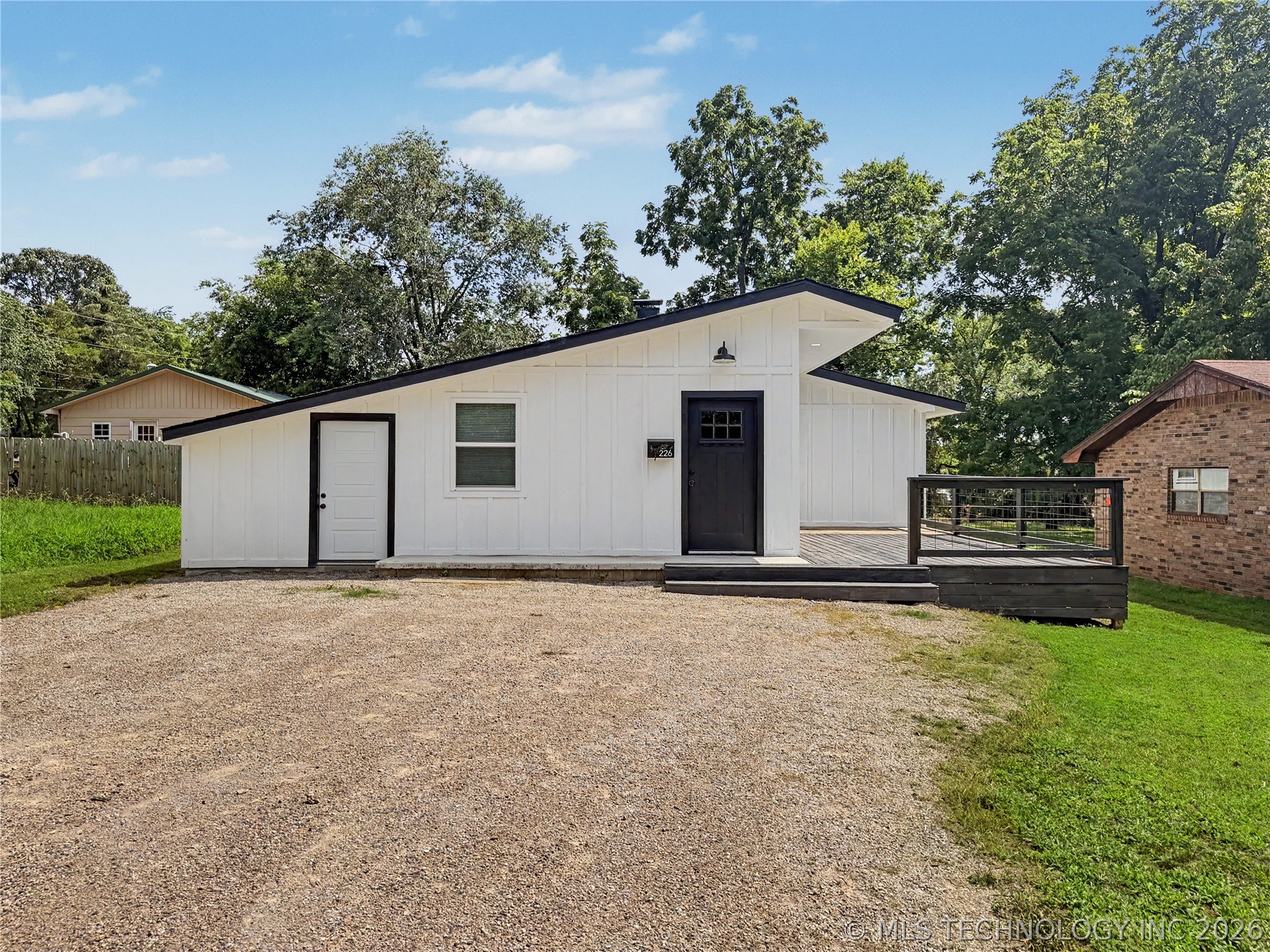 226 E Cedar Street Property Photo 1