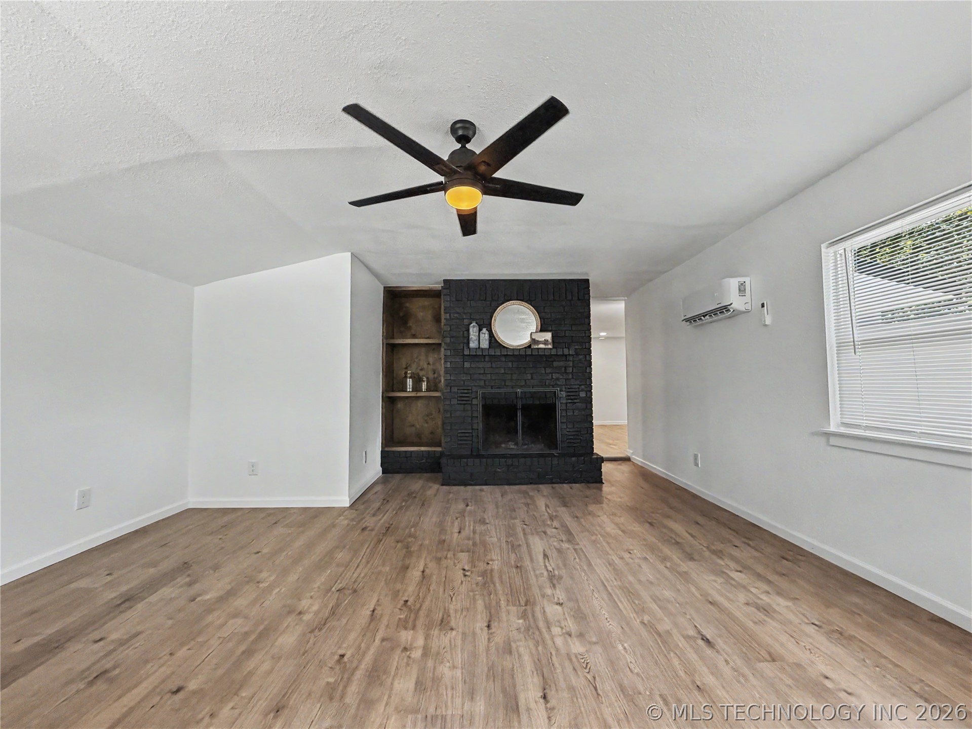226 E Cedar Street Property Photo 3