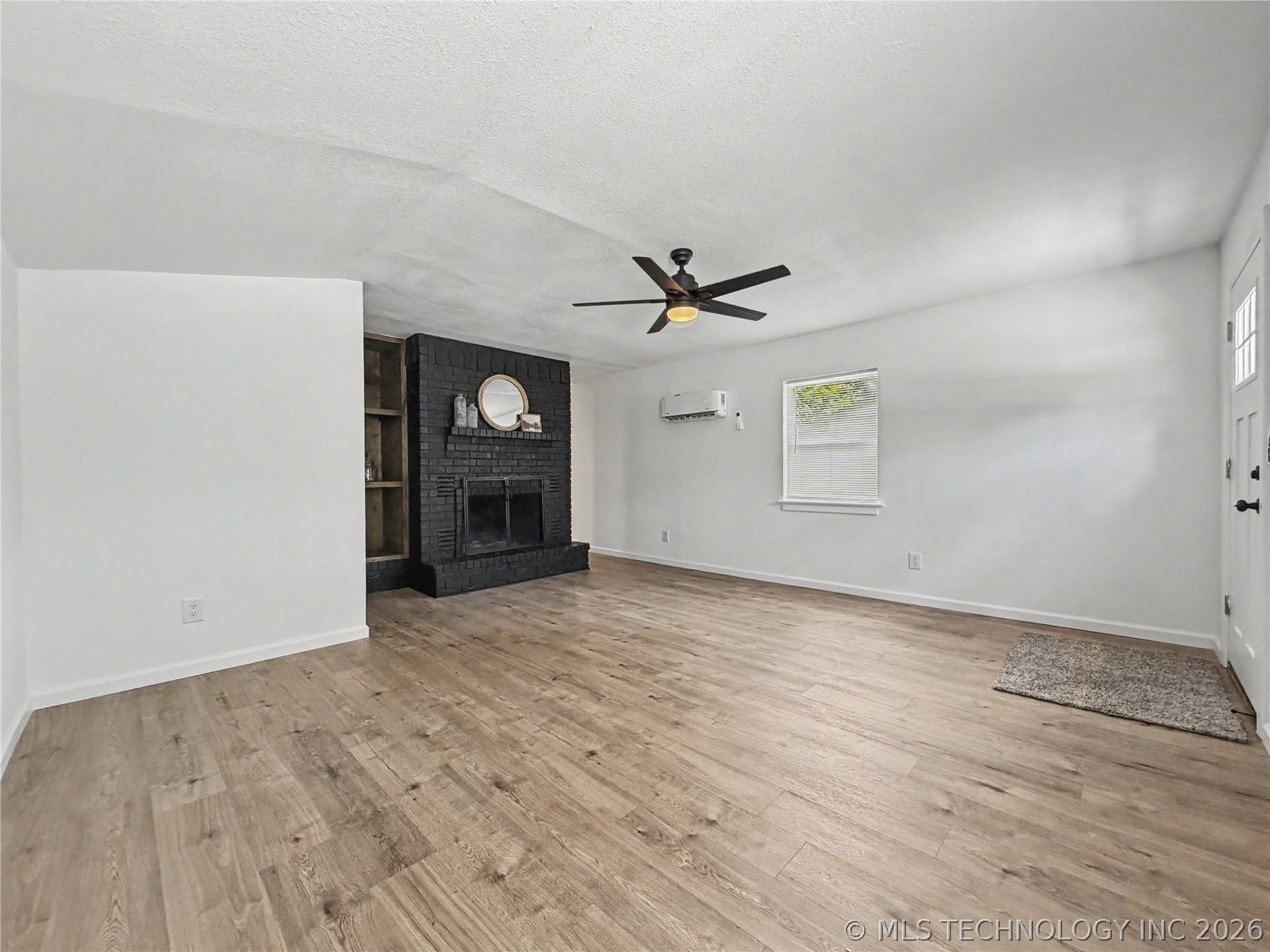226 E Cedar Street Property Photo 4