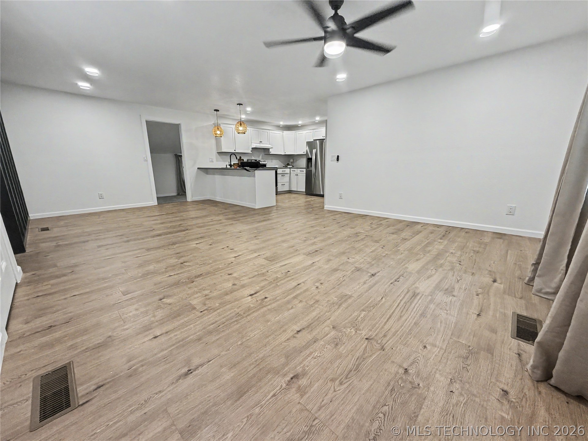 226 E Cedar Street Property Photo 5