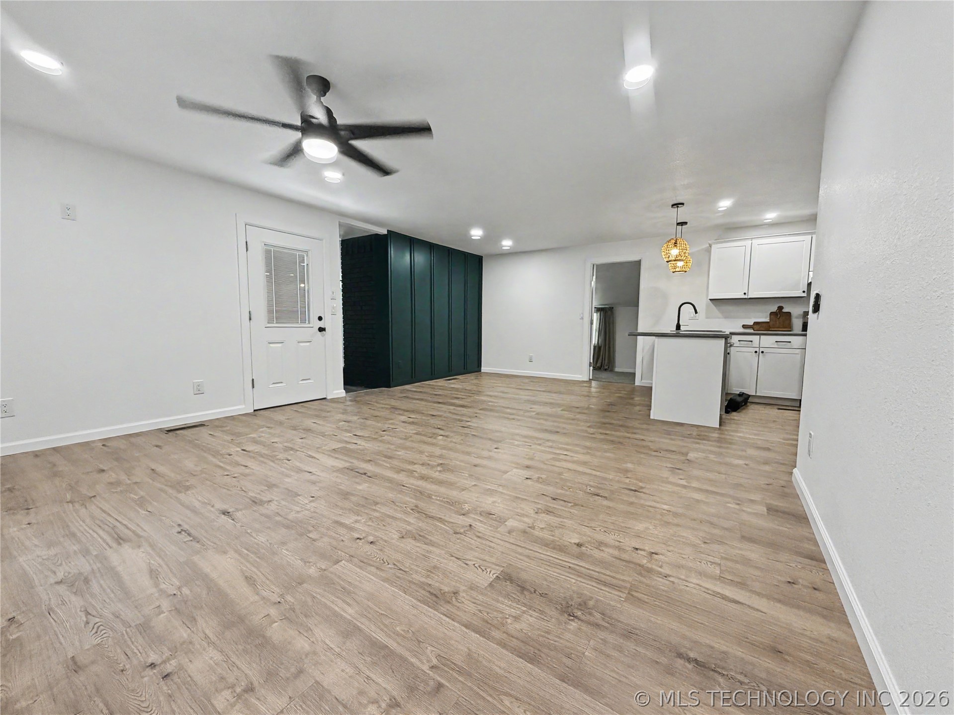 226 E Cedar Street Property Photo 7