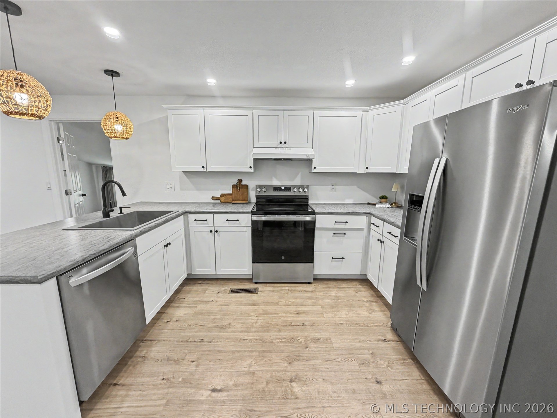 226 E Cedar Street Property Photo 10