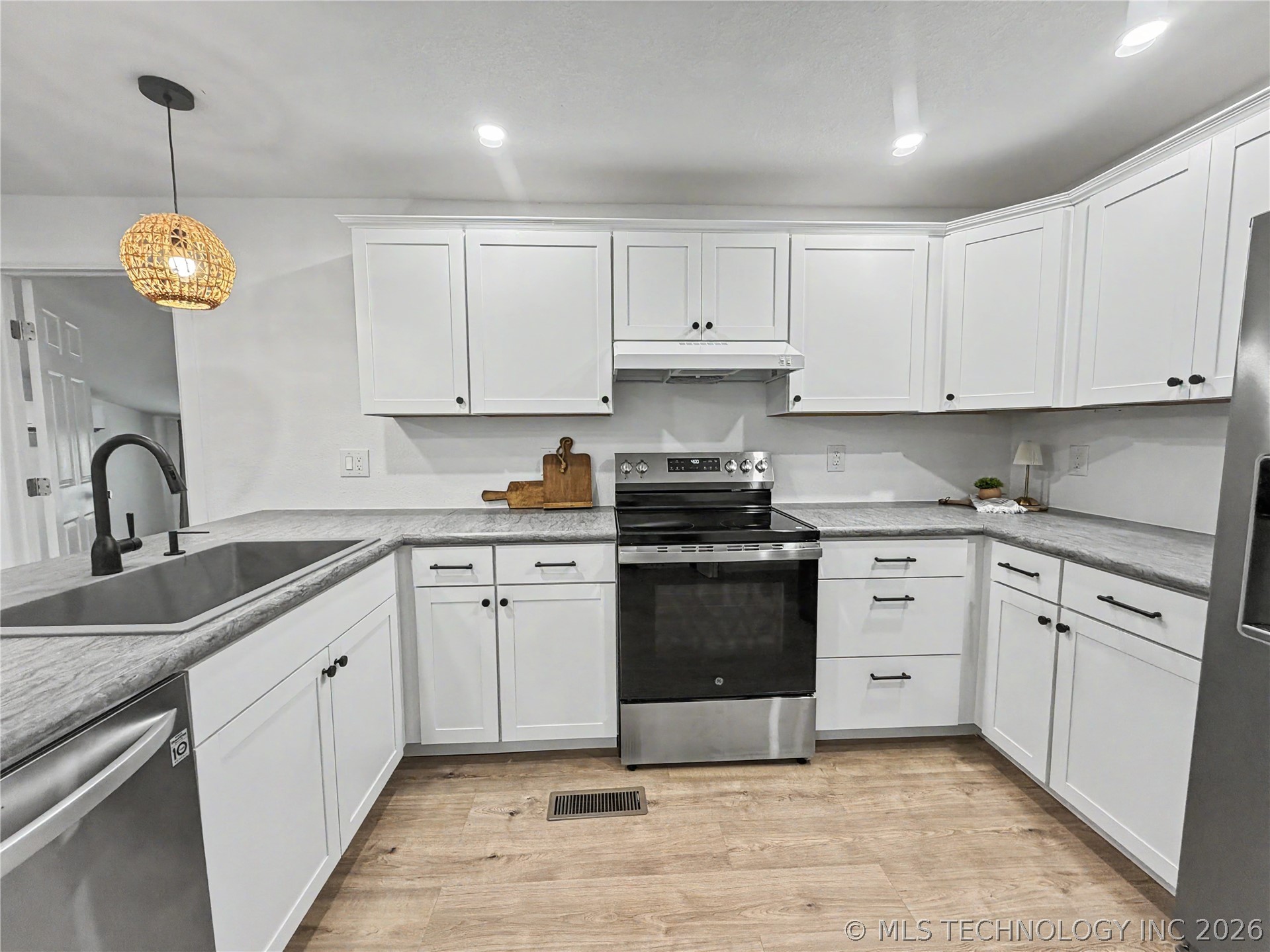 226 E Cedar Street Property Photo 12