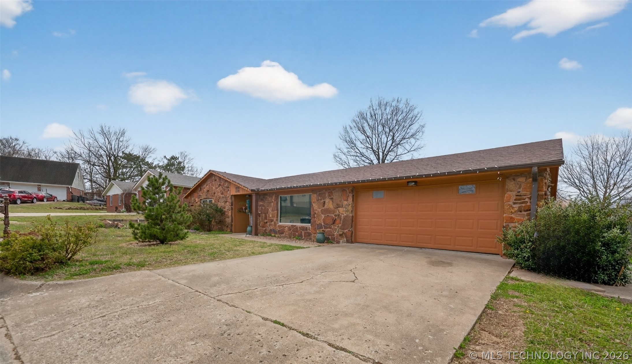 1045 Rolling Meadows Property Photo 1