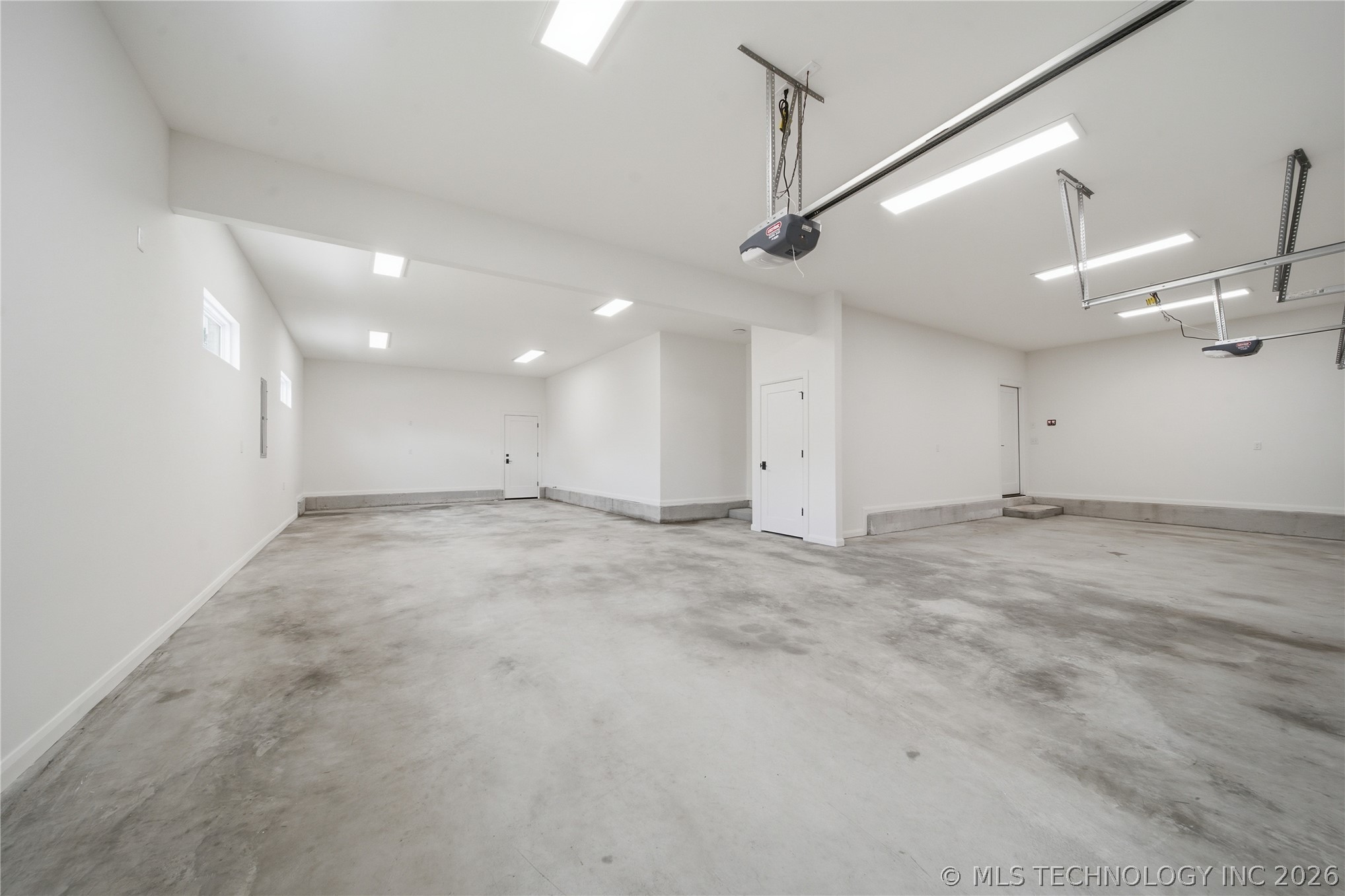 2405 E 26th Street Property Photo 41