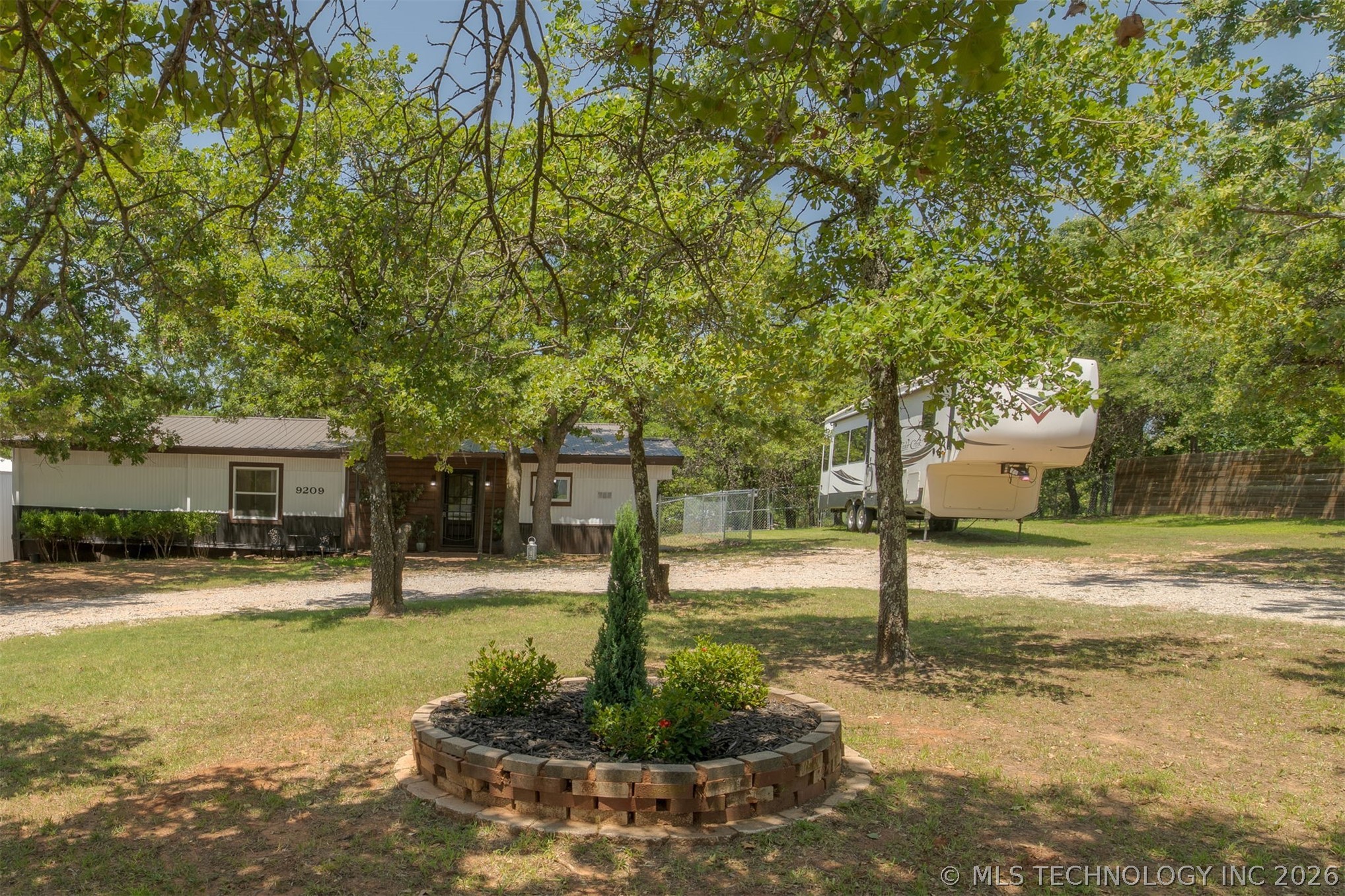 9209 Sleepy Hollow Drive Property Photo 3