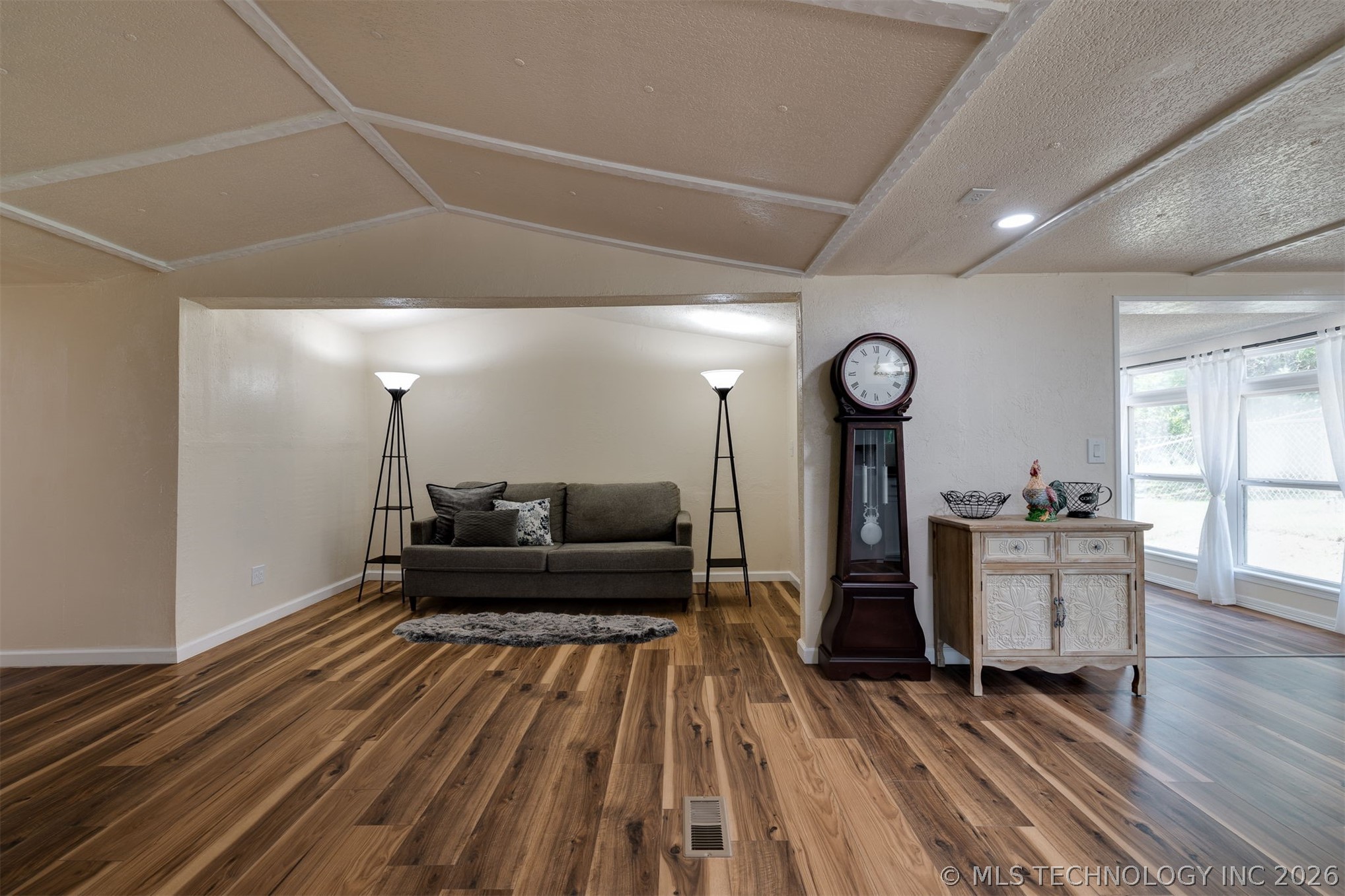 9209 Sleepy Hollow Drive Property Photo 6