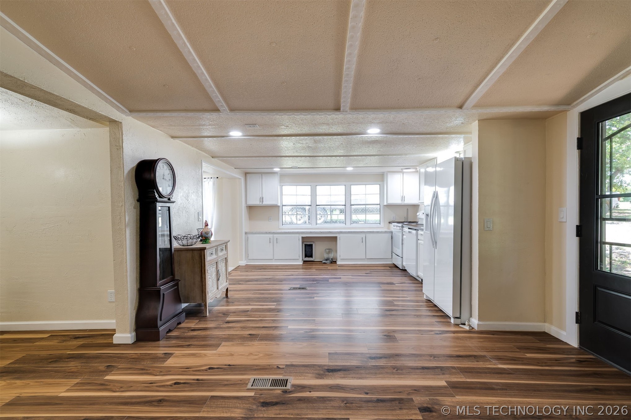 9209 Sleepy Hollow Drive Property Photo 8