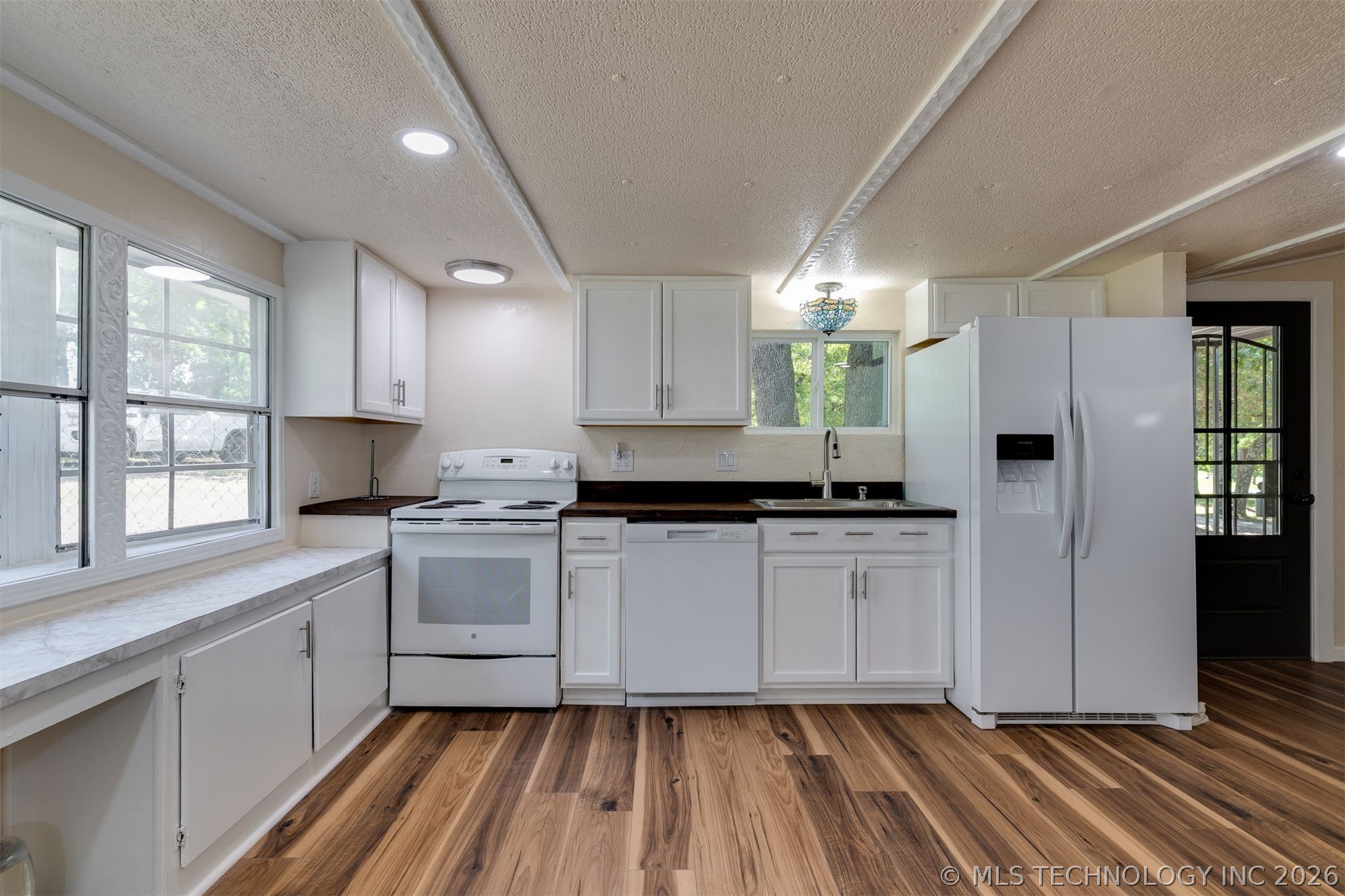 9209 Sleepy Hollow Drive Property Photo 14
