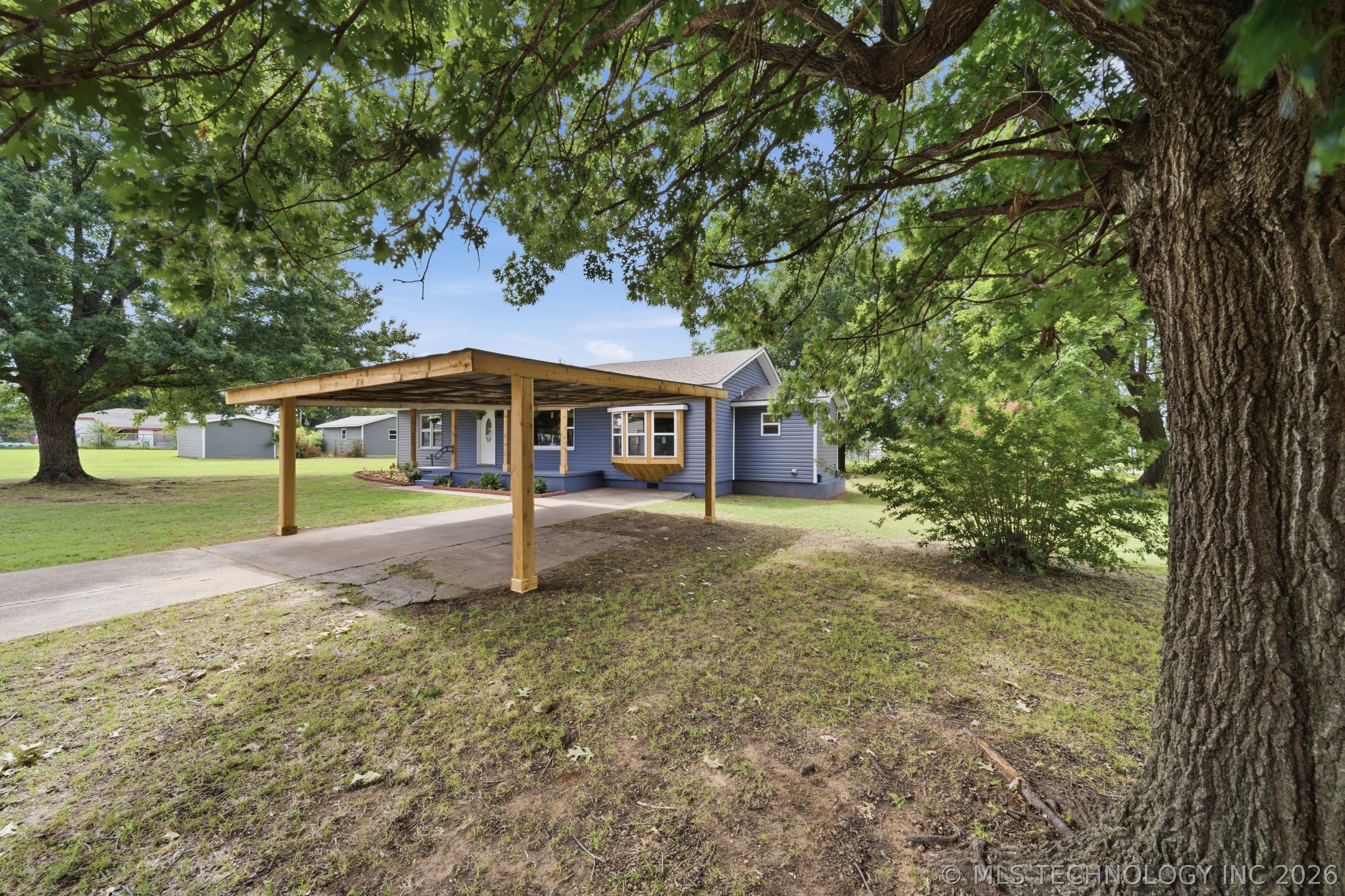 122 W Jay Property Photo 2