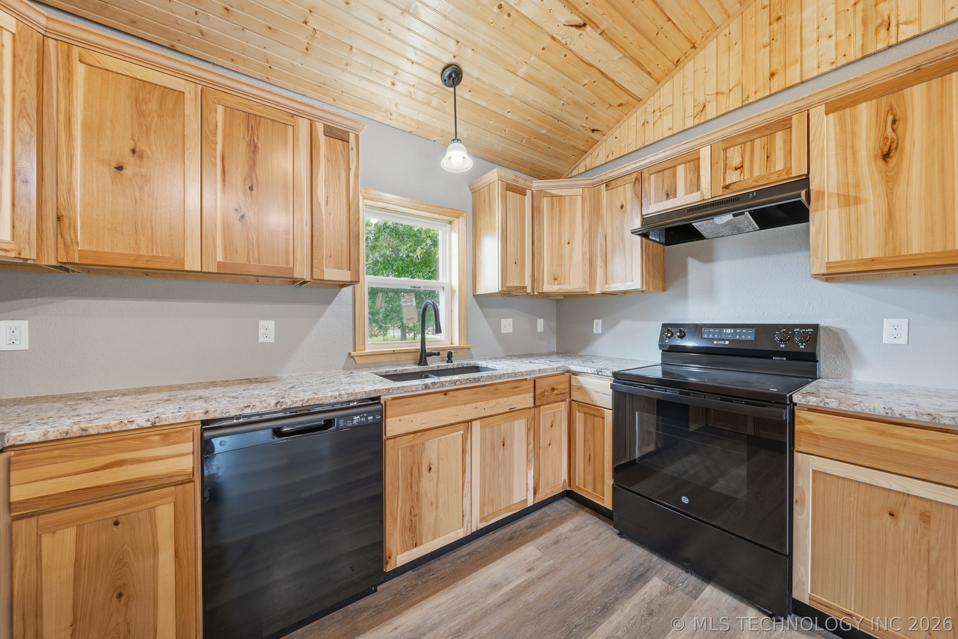 122 W Jay Property Photo 10