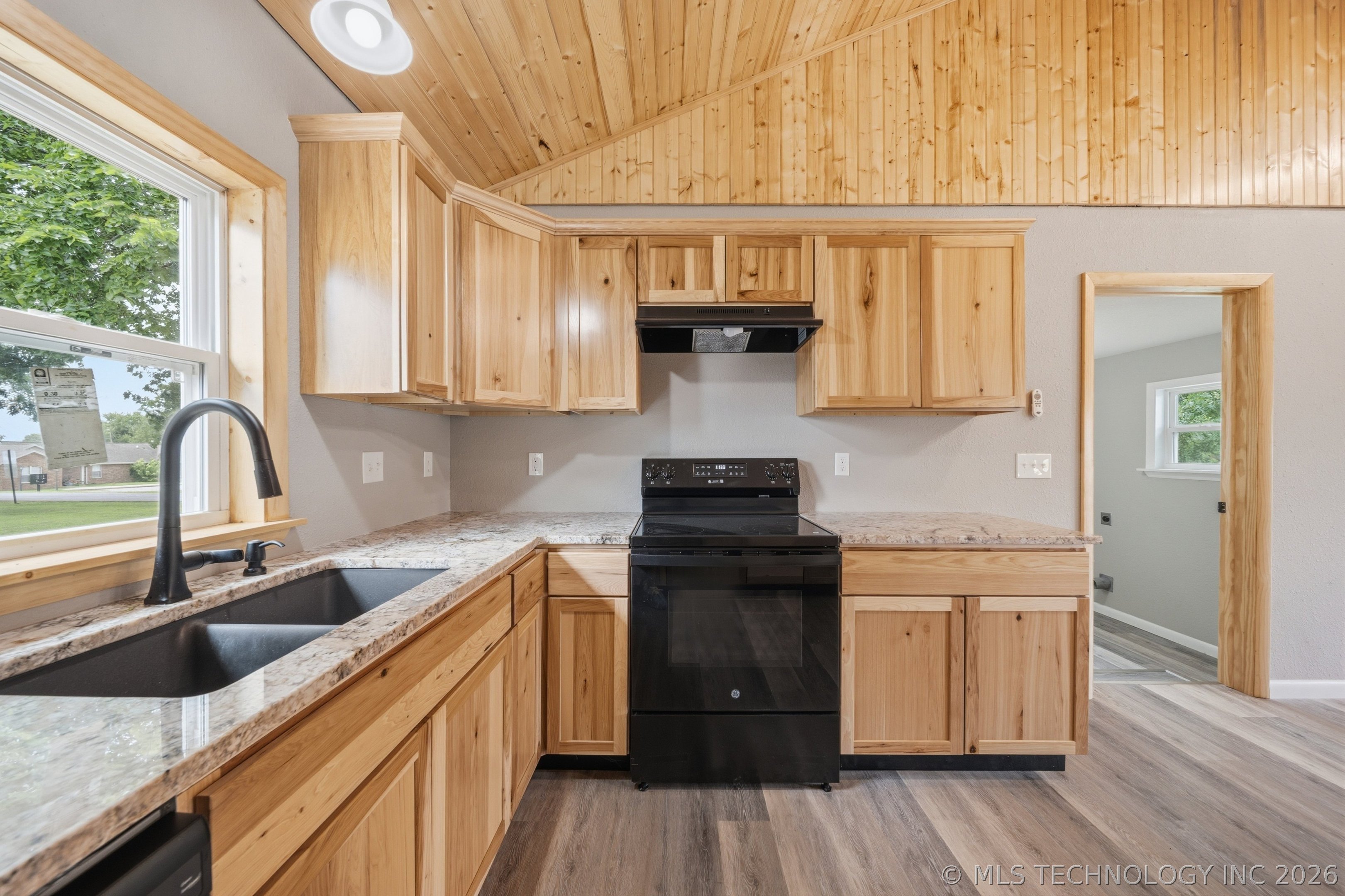 122 W Jay Property Photo 11