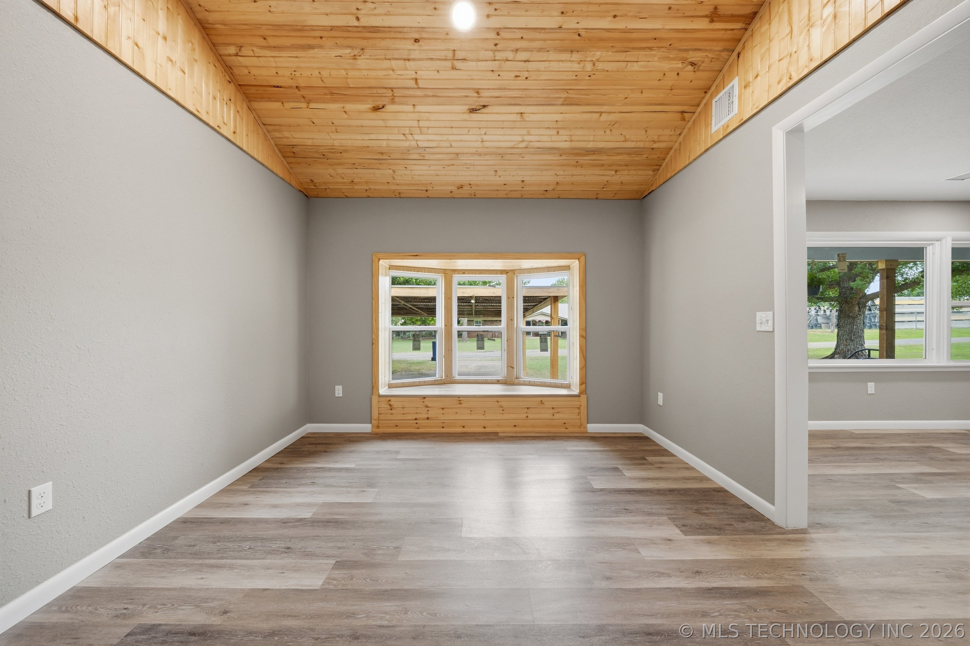 122 W Jay Property Photo 13