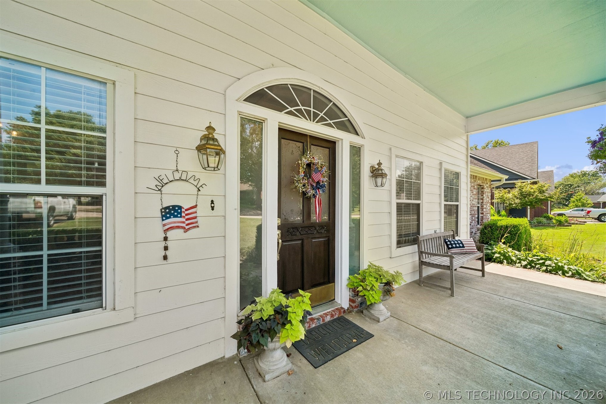 1406 Ne Oakridge Drive Property Photo 4