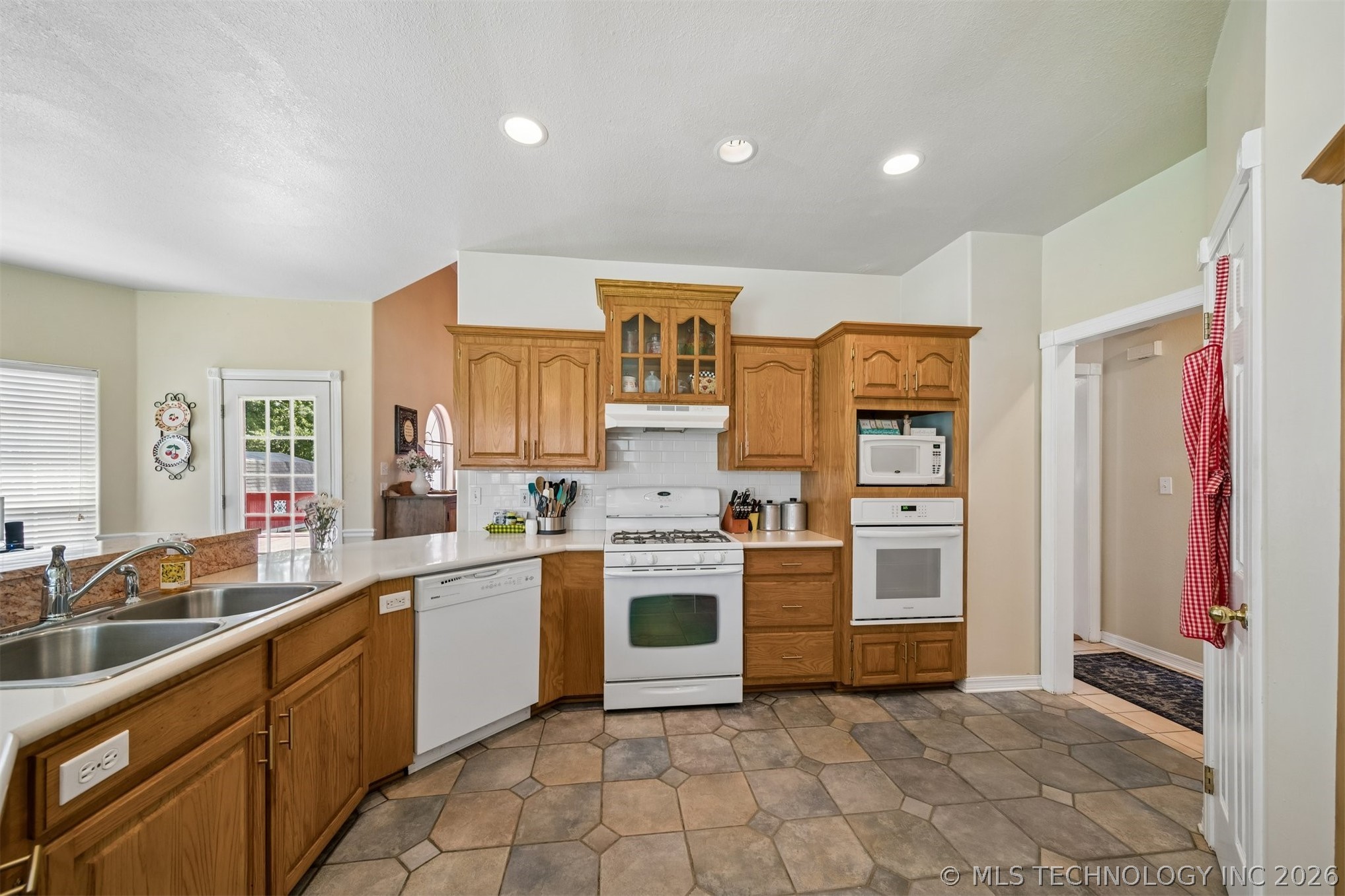 1406 Ne Oakridge Drive Property Photo 19