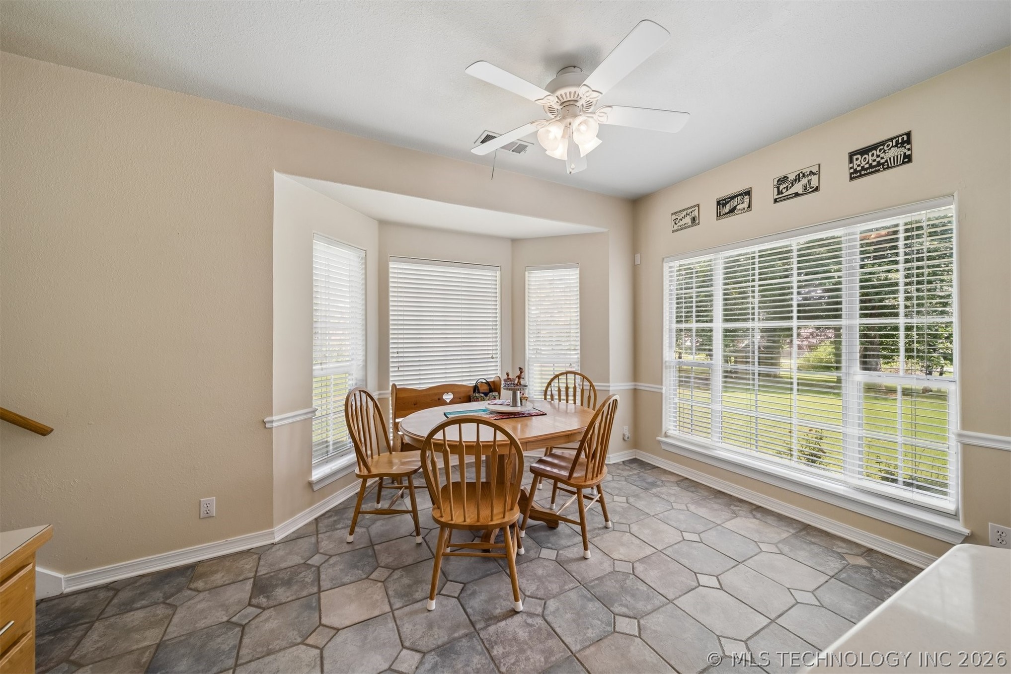 1406 Ne Oakridge Drive Property Photo 22
