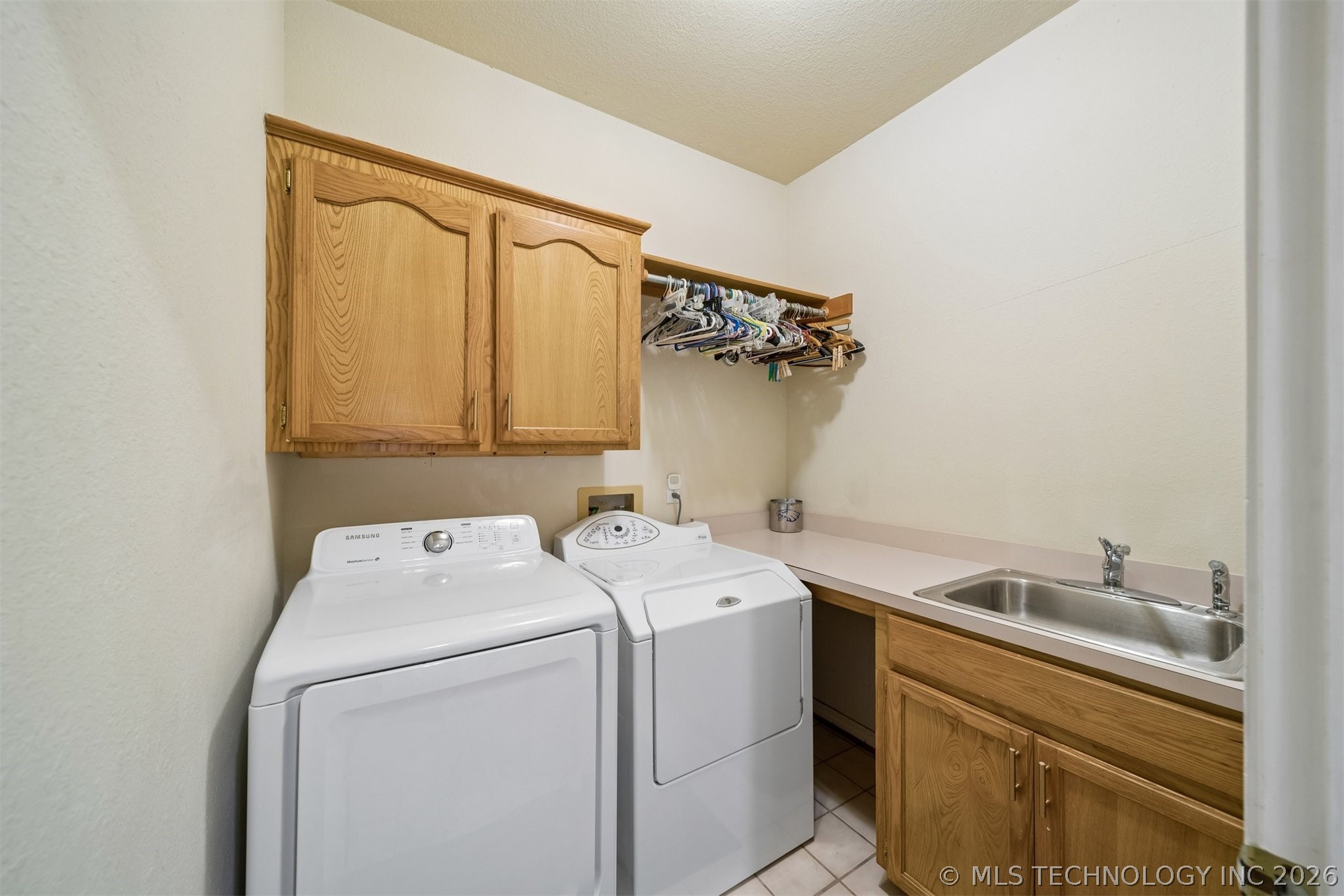 1406 Ne Oakridge Drive Property Photo 24