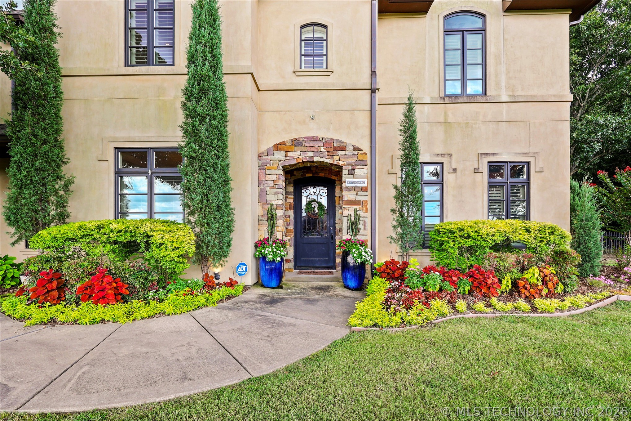 87 Tuscan Road Property Photo 4