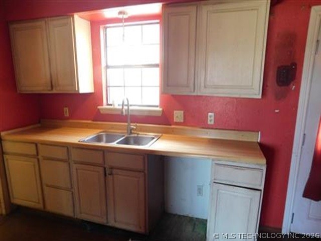 4301 E 76 Street N Property Photo 5