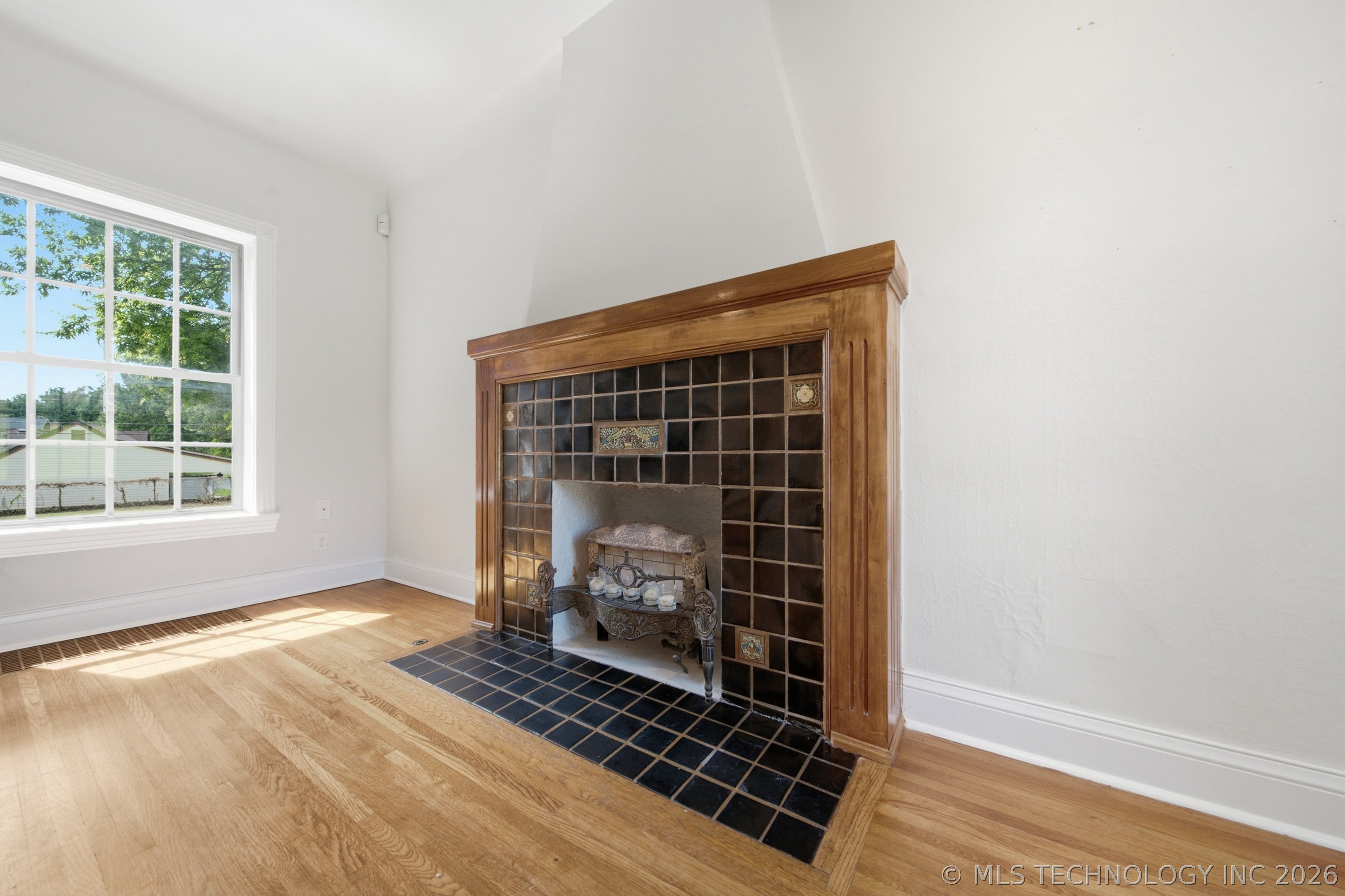 1322 S Houston Avenue Property Photo 7