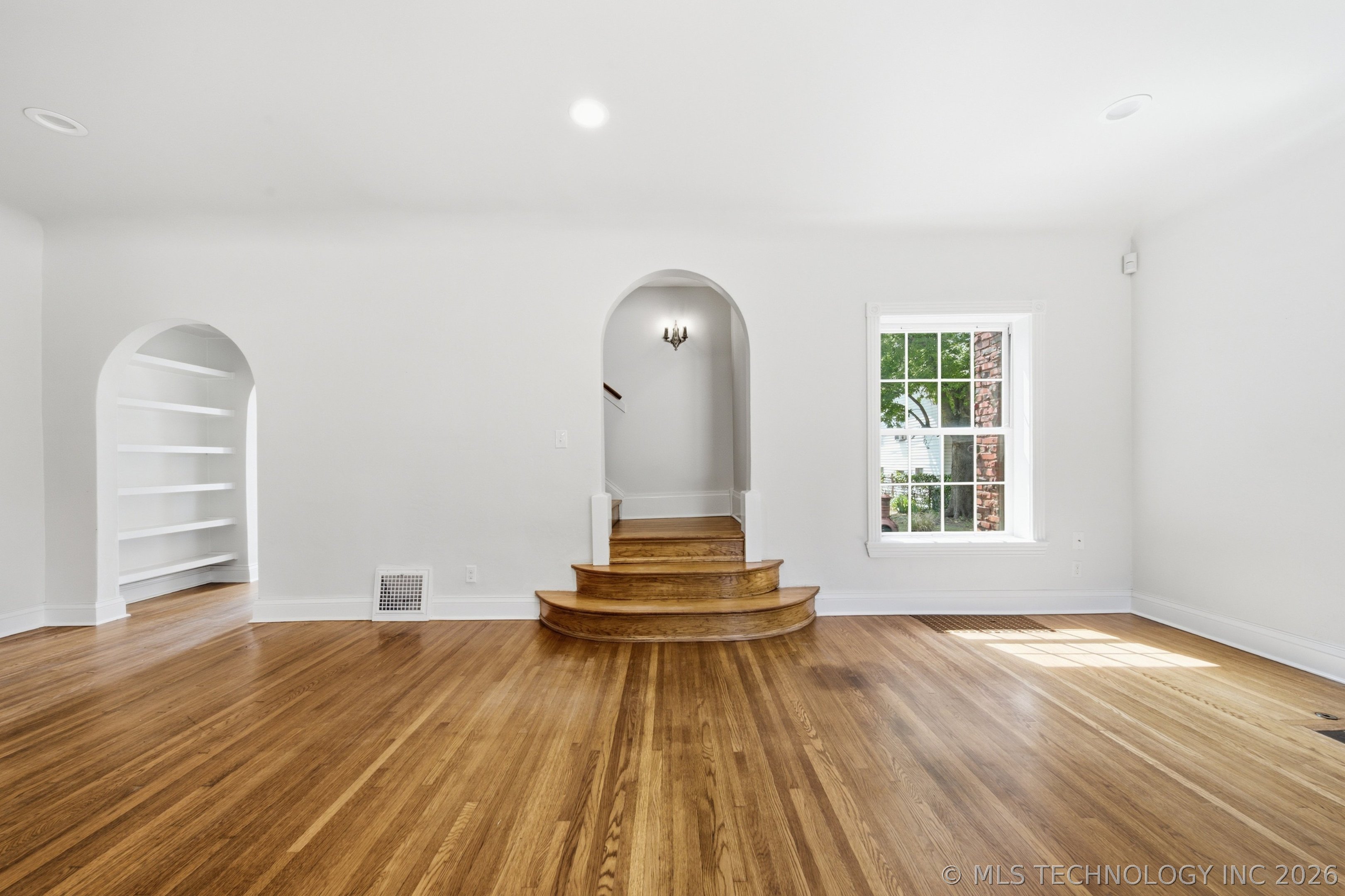 1322 S Houston Avenue Property Photo 8
