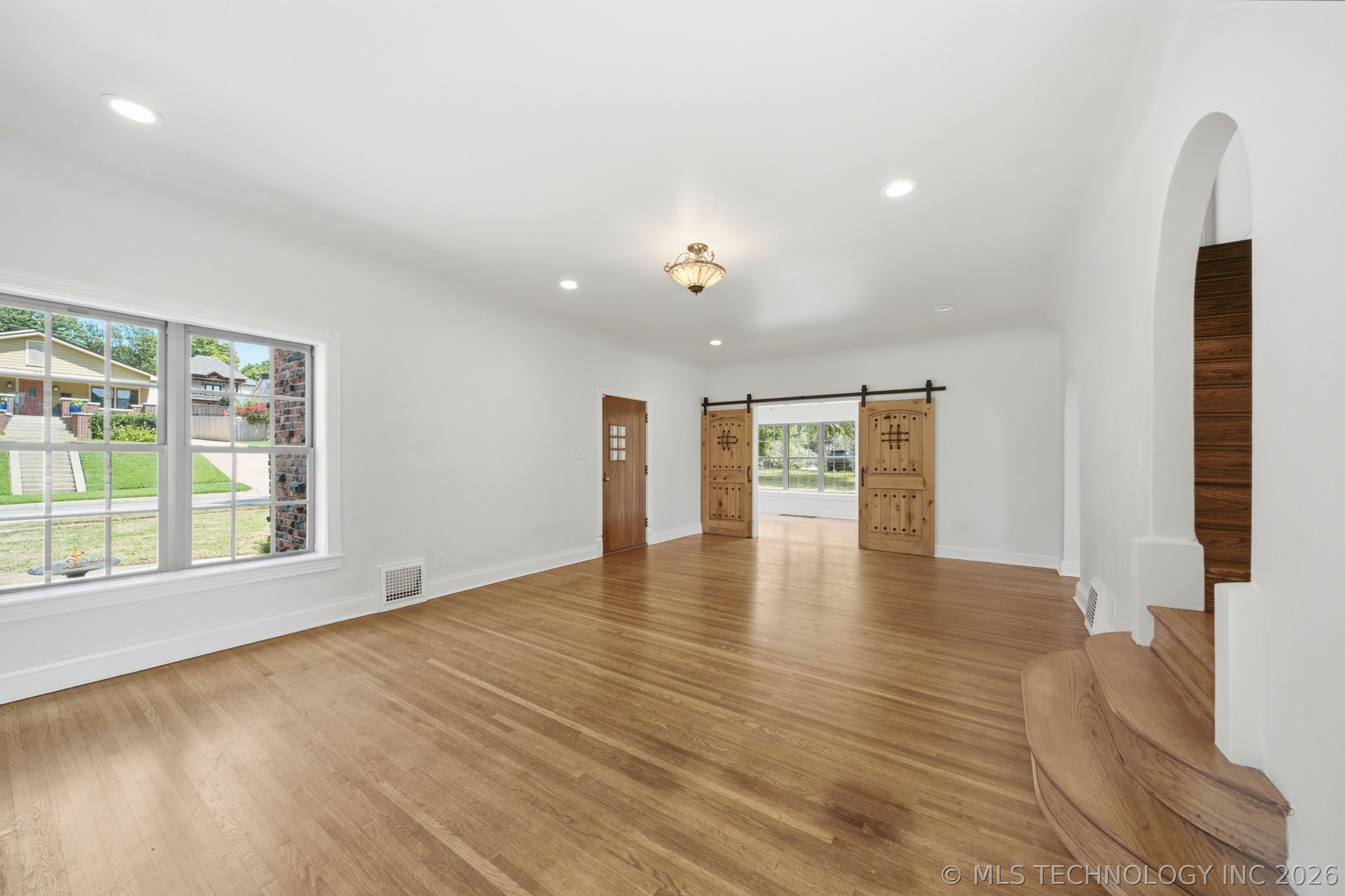 1322 S Houston Avenue Property Photo 9