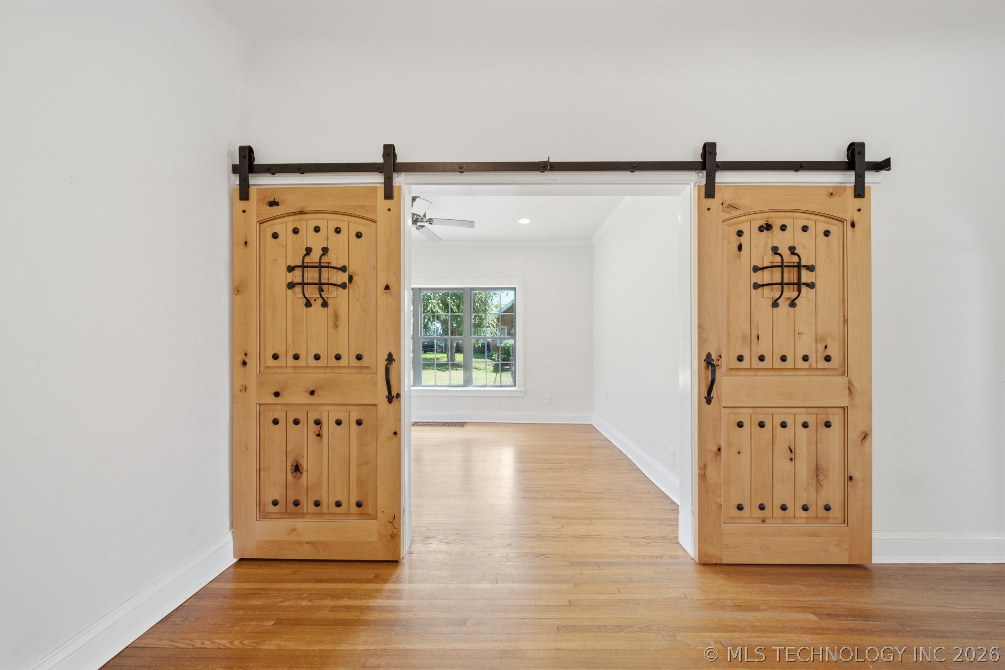 1322 S Houston Avenue Property Photo 10