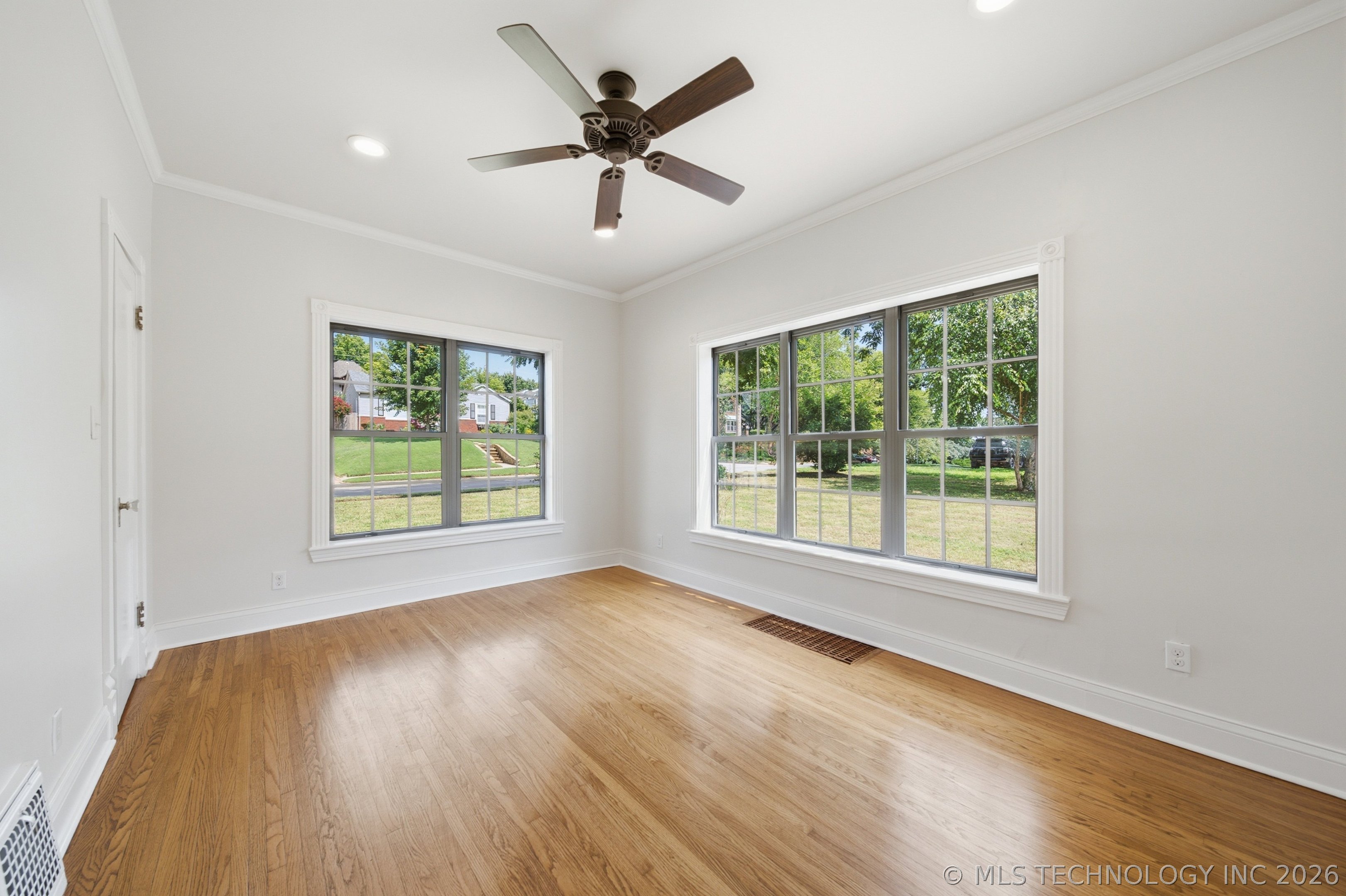1322 S Houston Avenue Property Photo 11