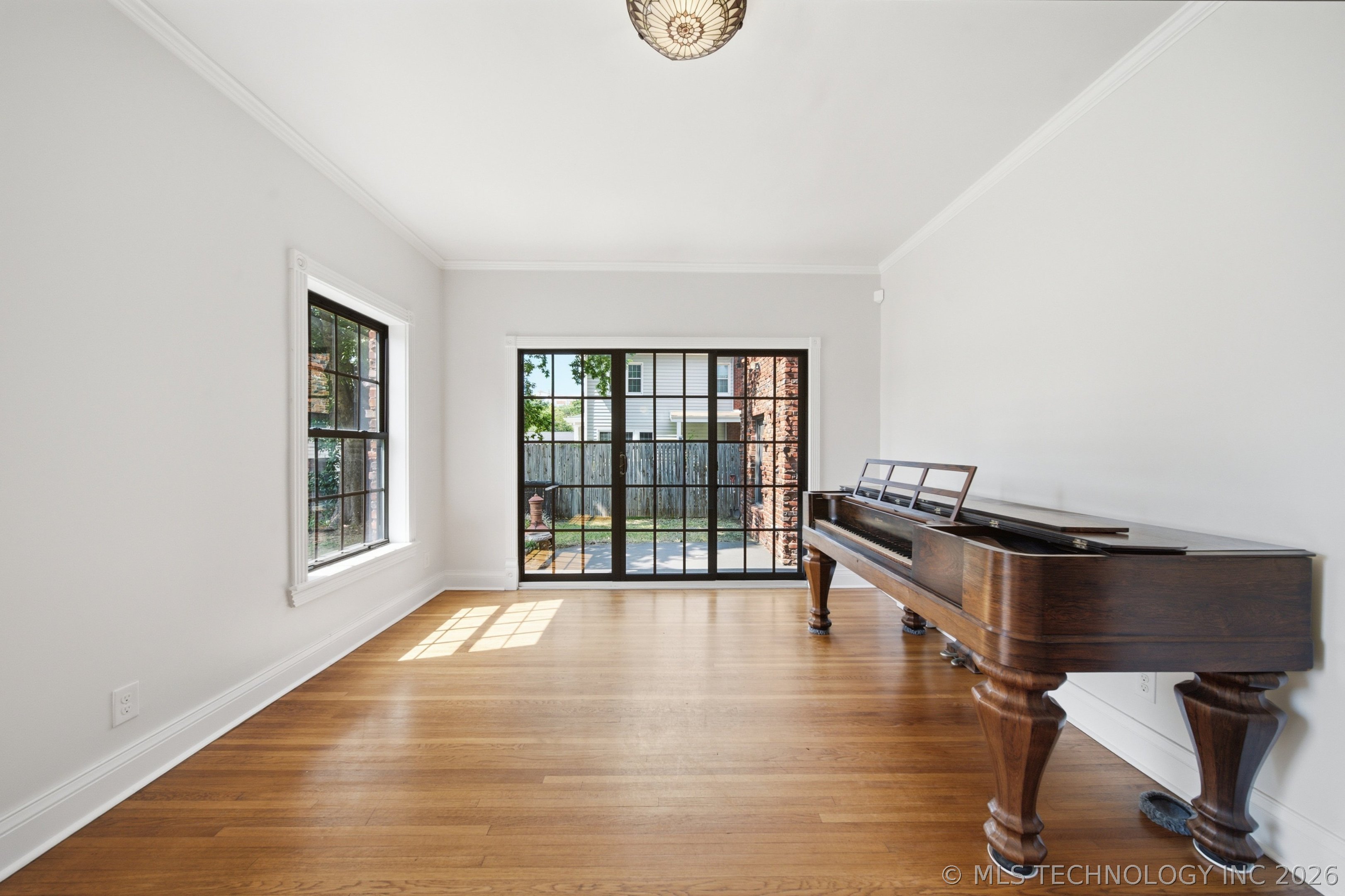 1322 S Houston Avenue Property Photo 13