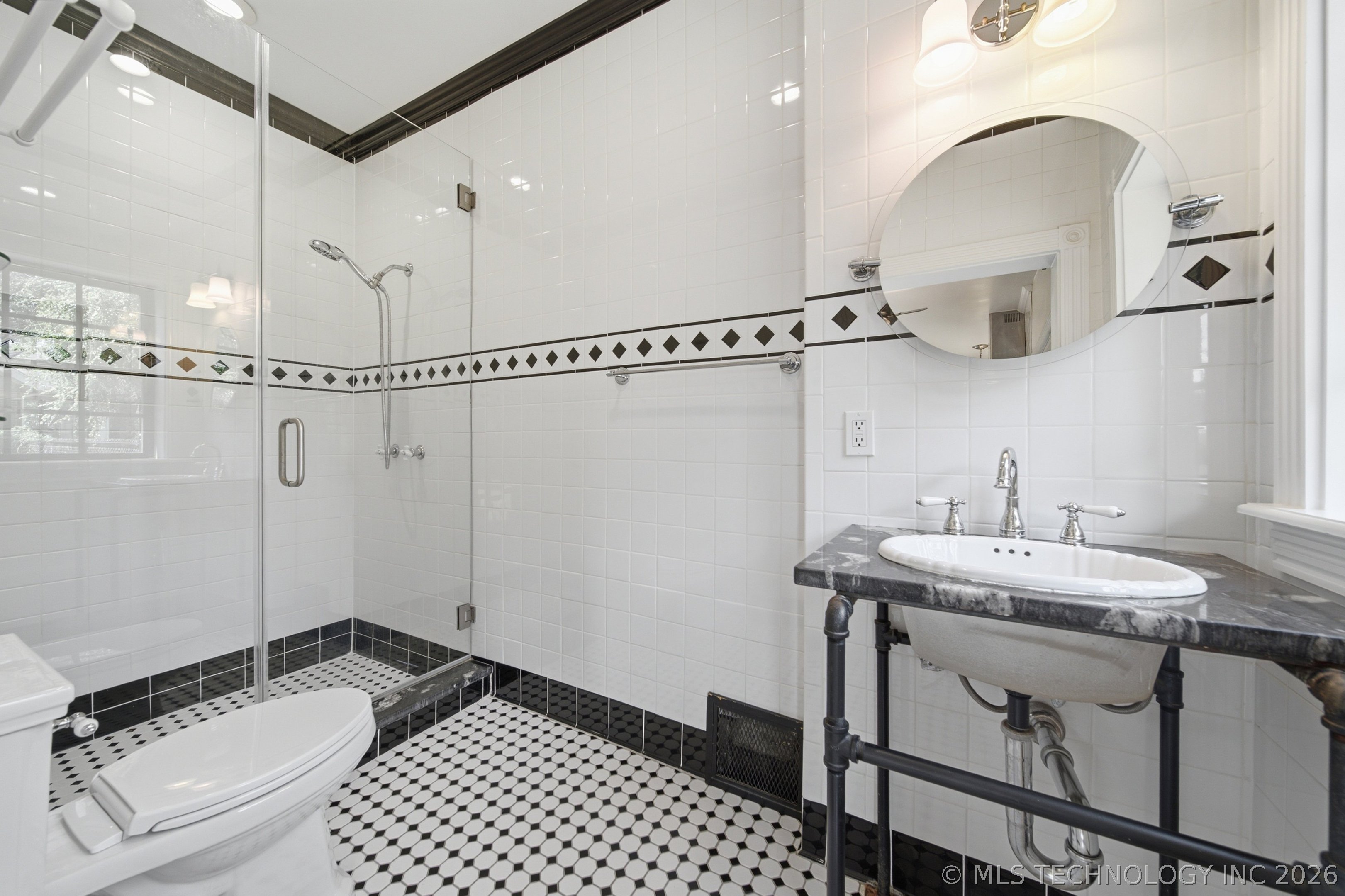 1322 S Houston Avenue Property Photo 22