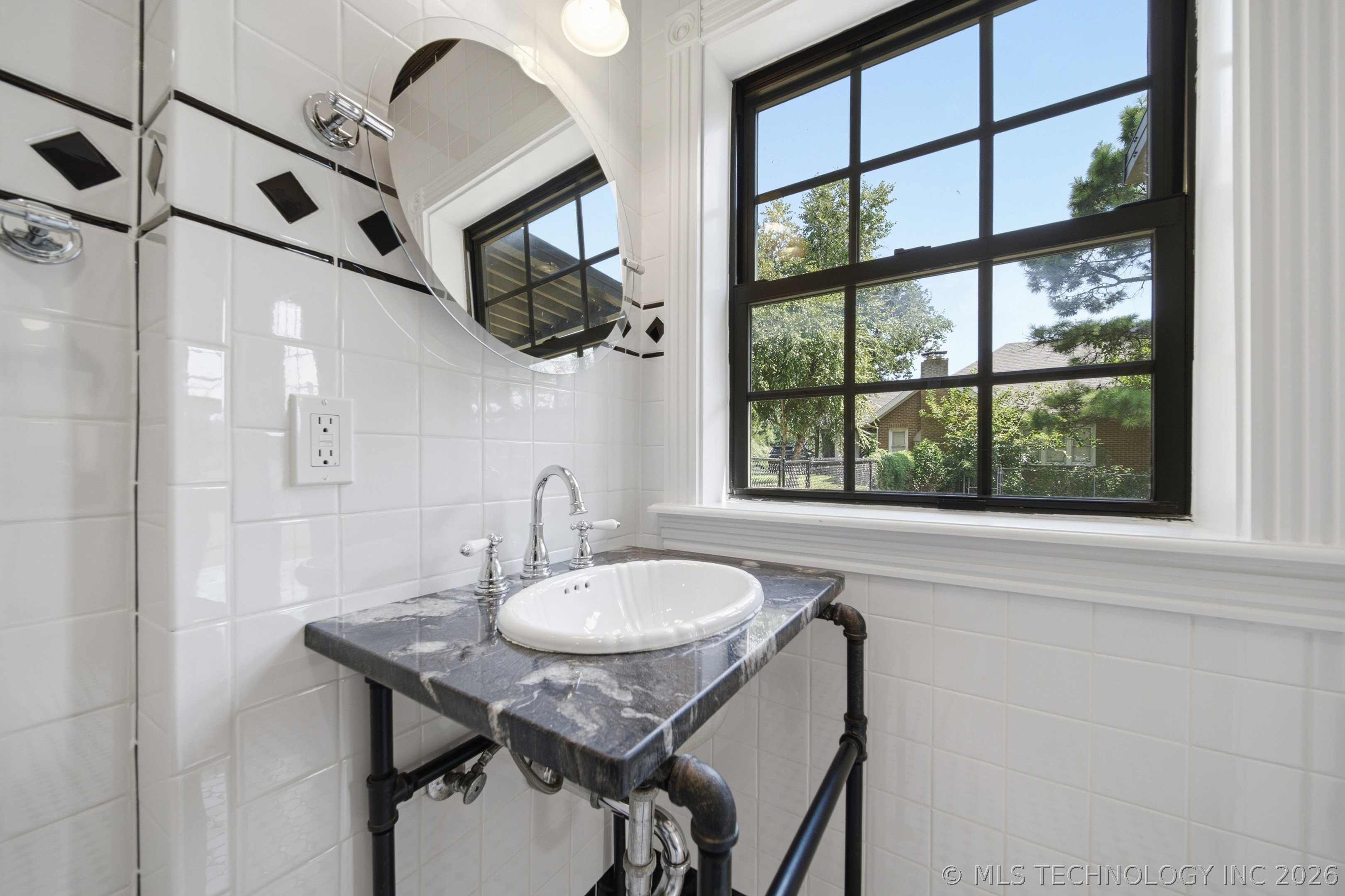 1322 S Houston Avenue Property Photo 23