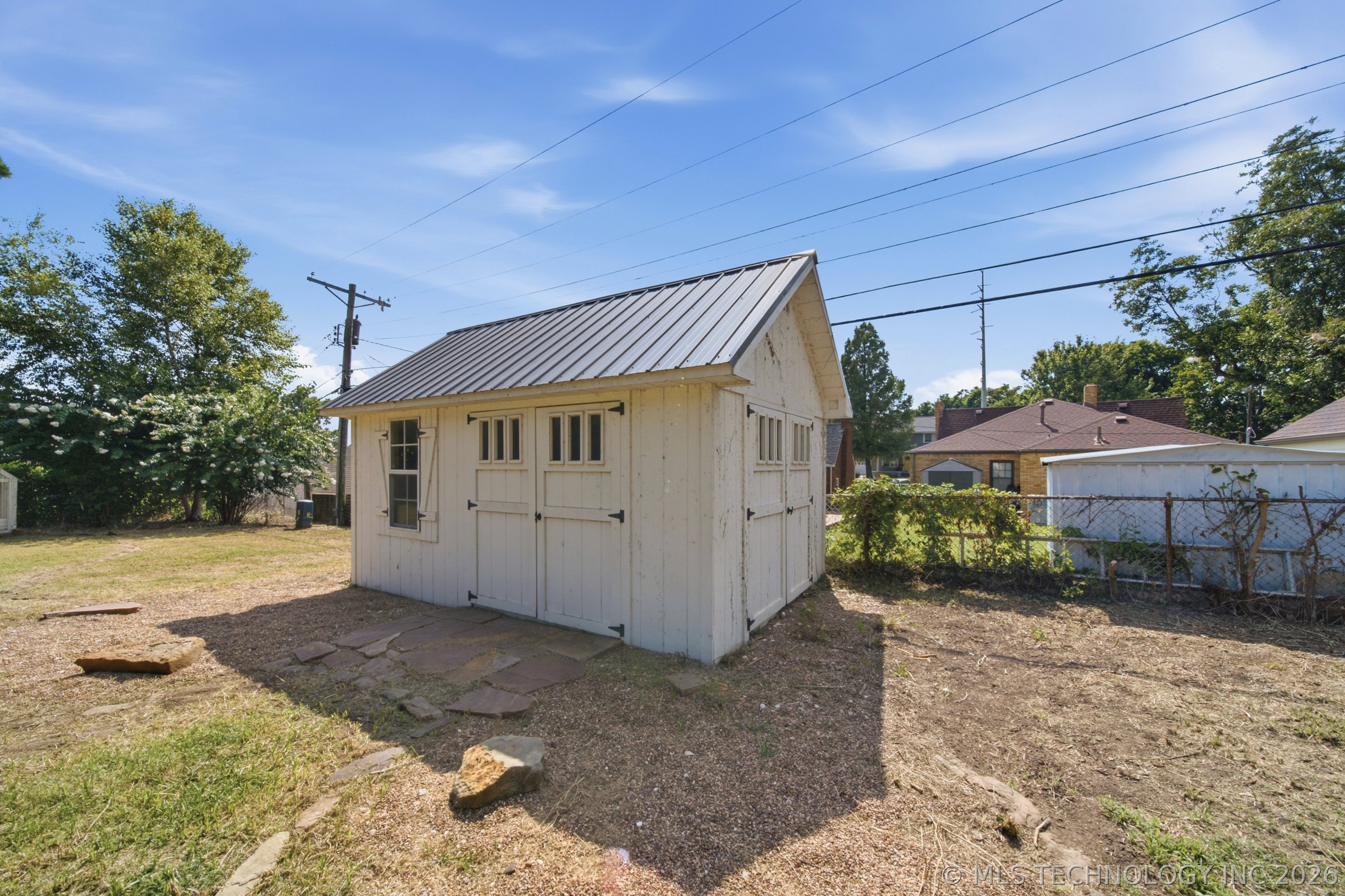 1322 S Houston Avenue Property Photo 44