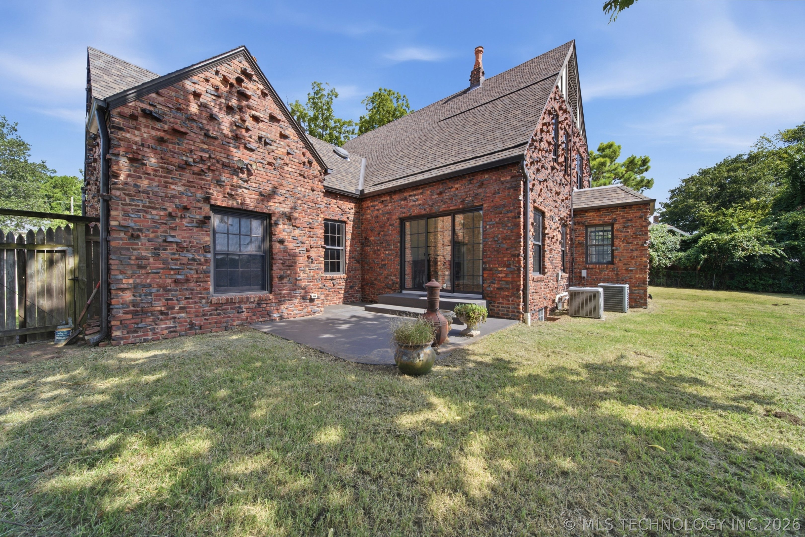 1322 S Houston Avenue Property Photo 45
