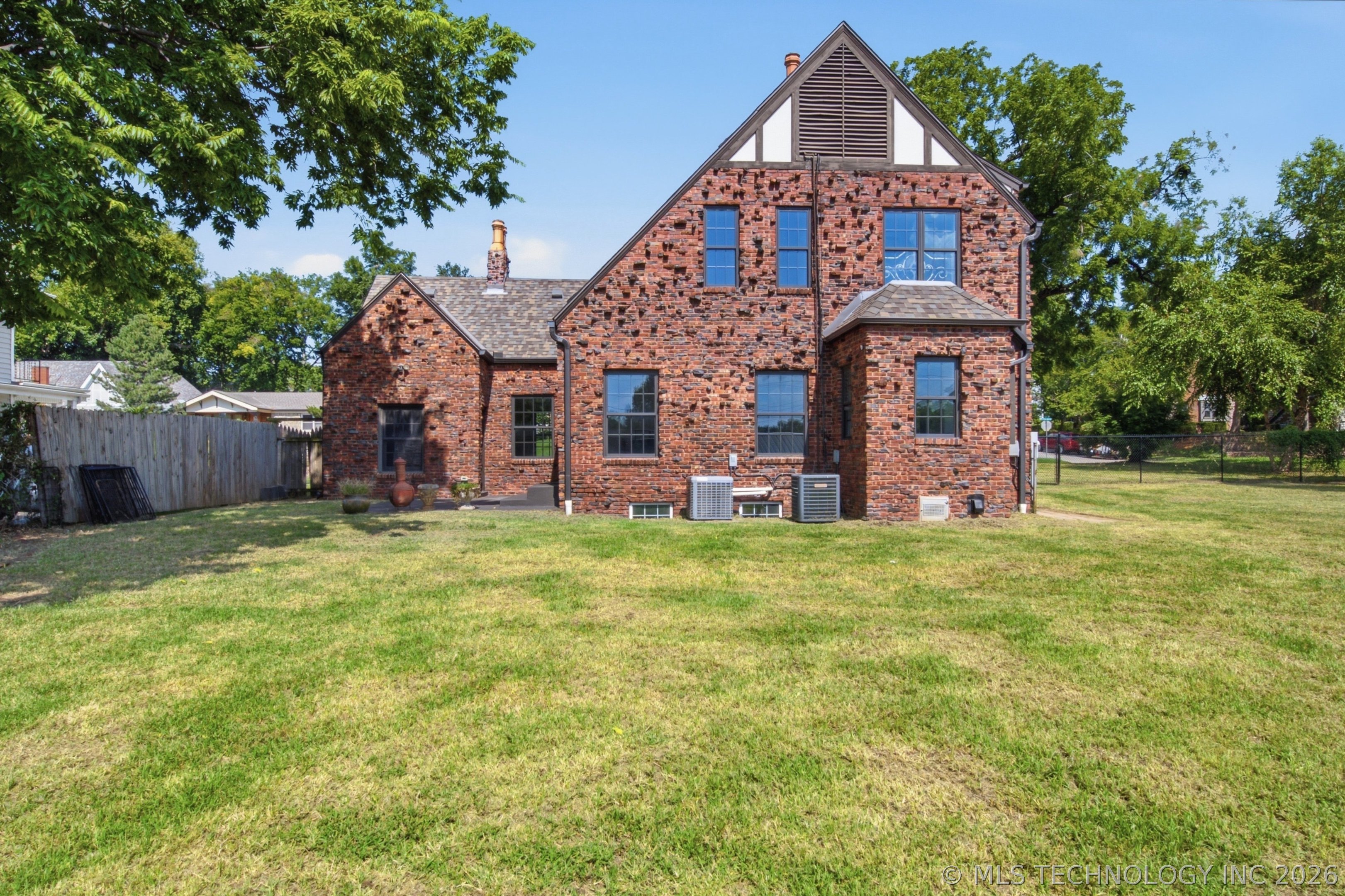 1322 S Houston Avenue Property Photo 47