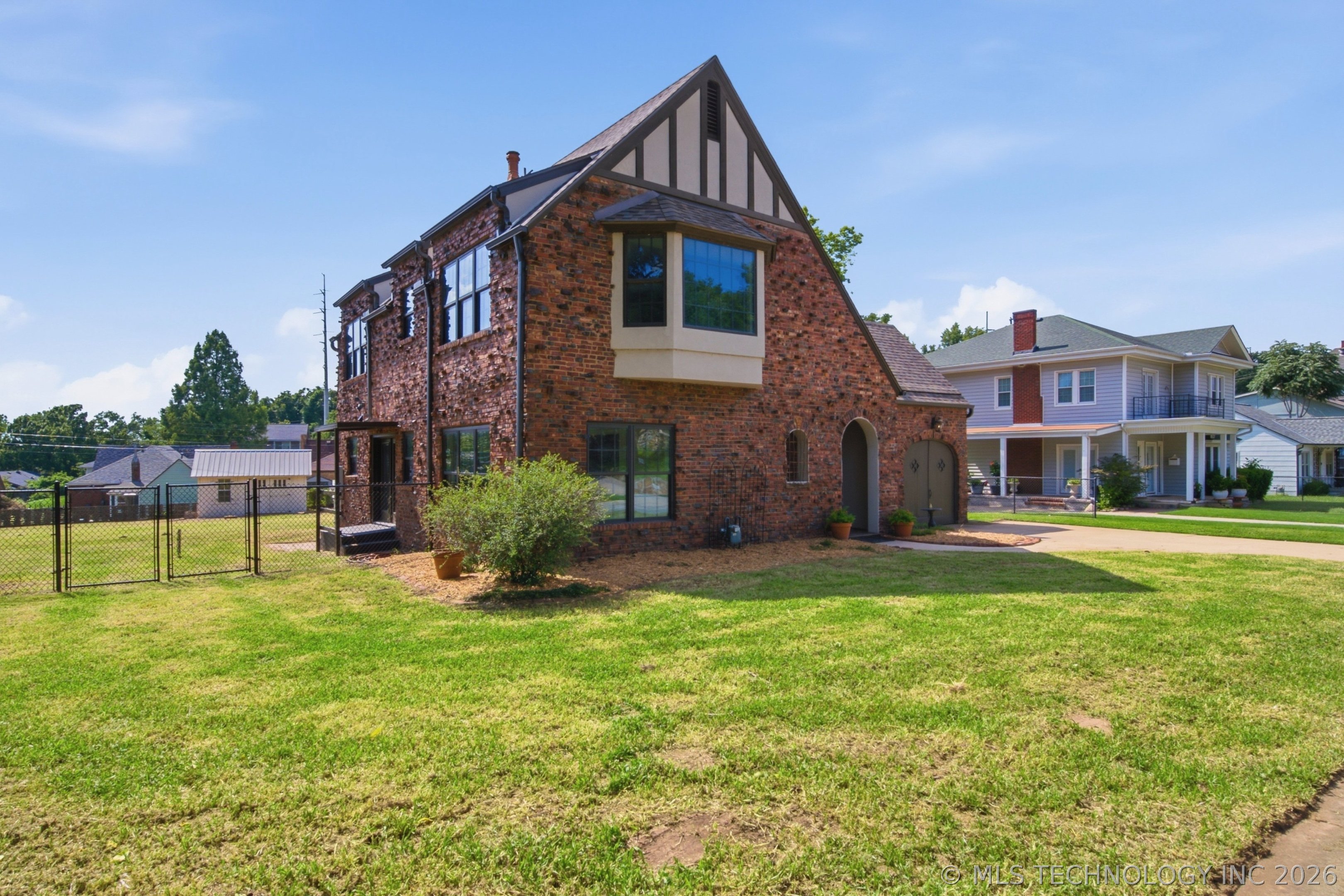 1322 S Houston Avenue Property Photo 48