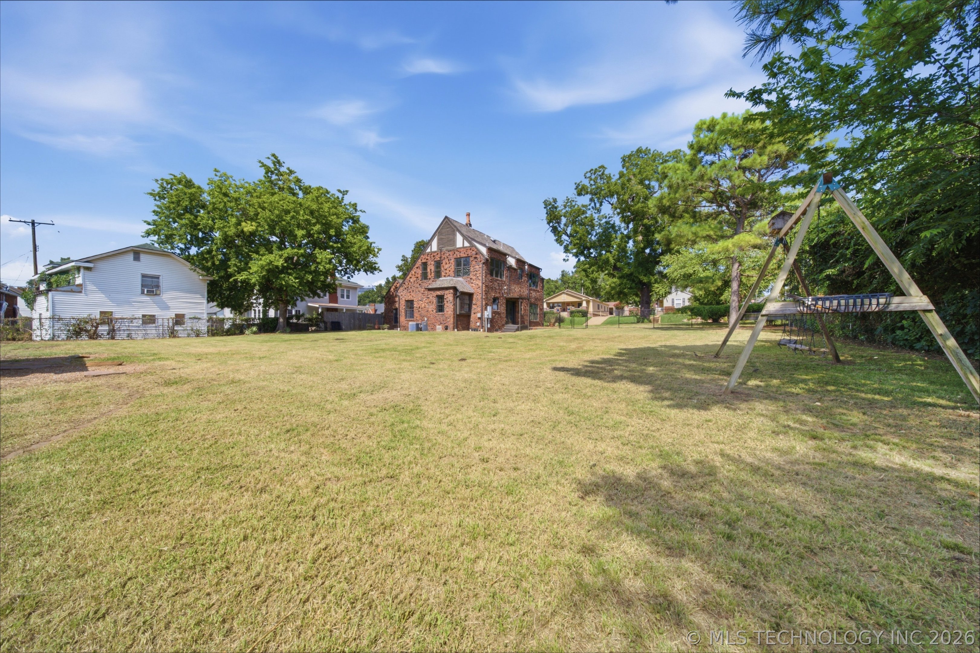 1322 S Houston Avenue Property Photo 57