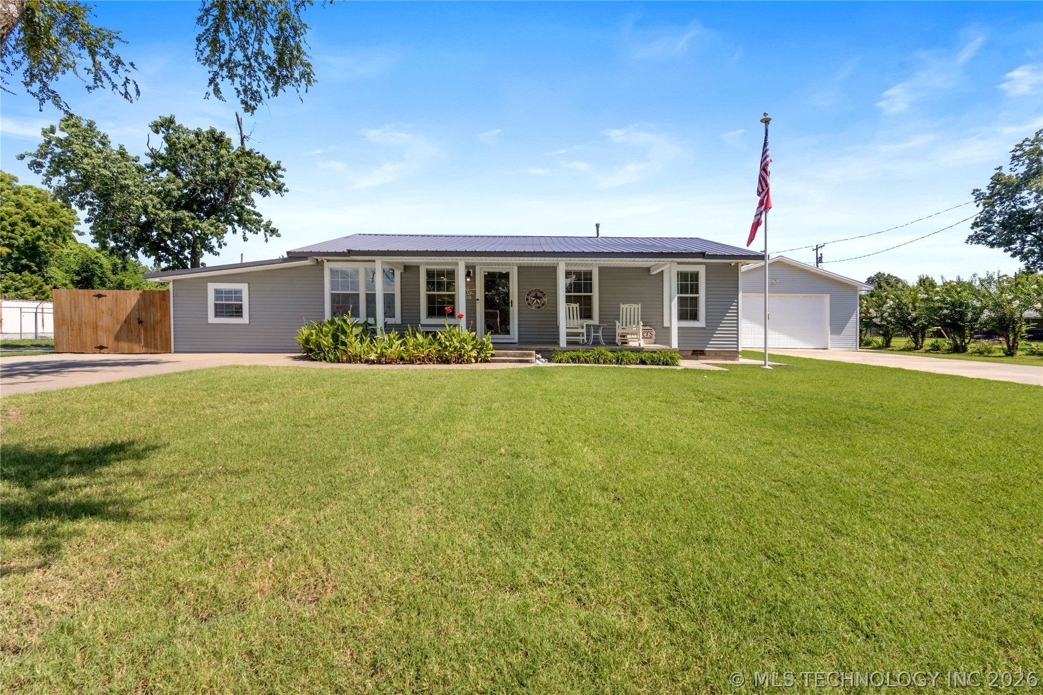 103 E Elm Avenue Property Photo 4