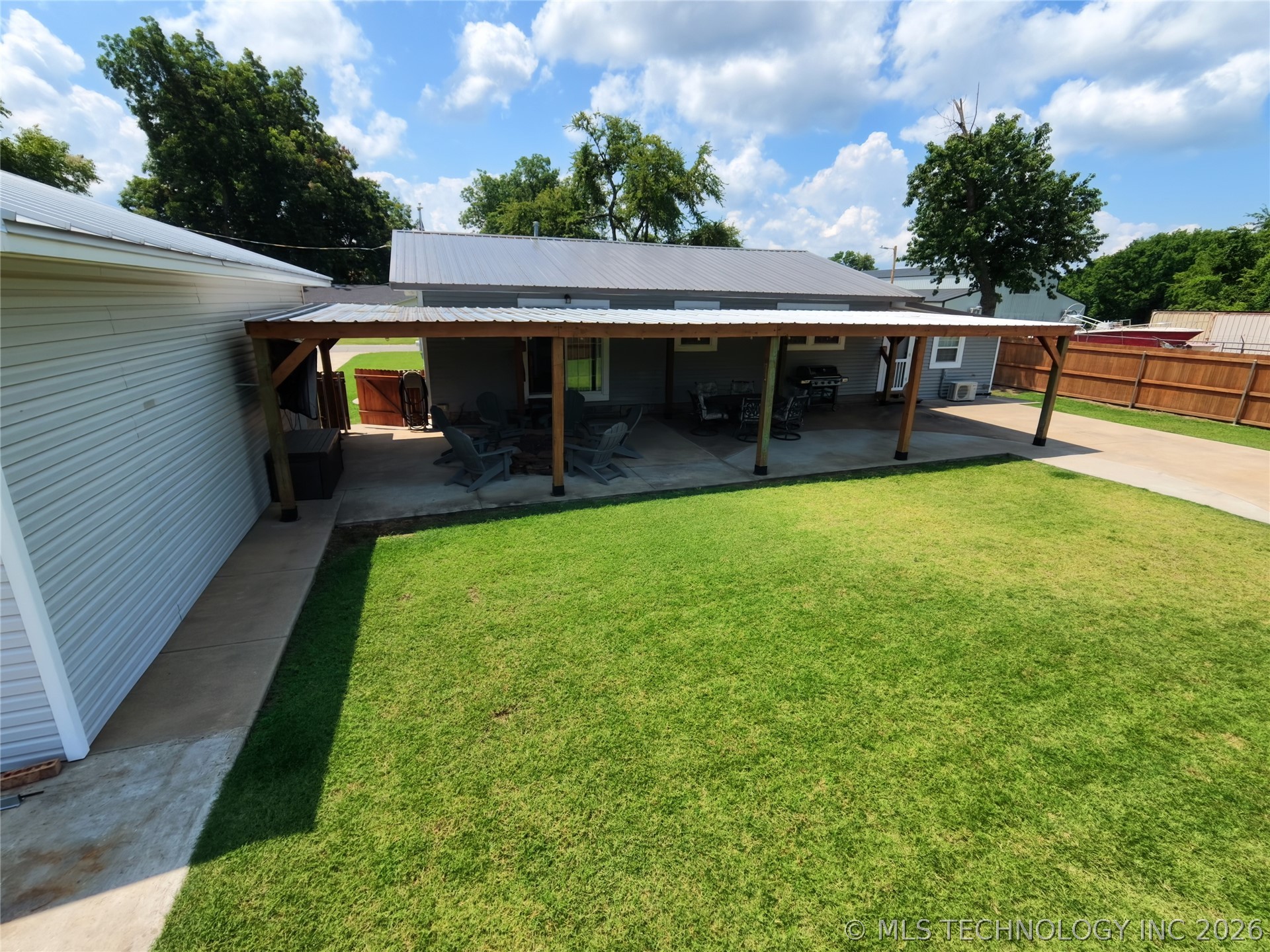 103 E Elm Avenue Property Photo 6