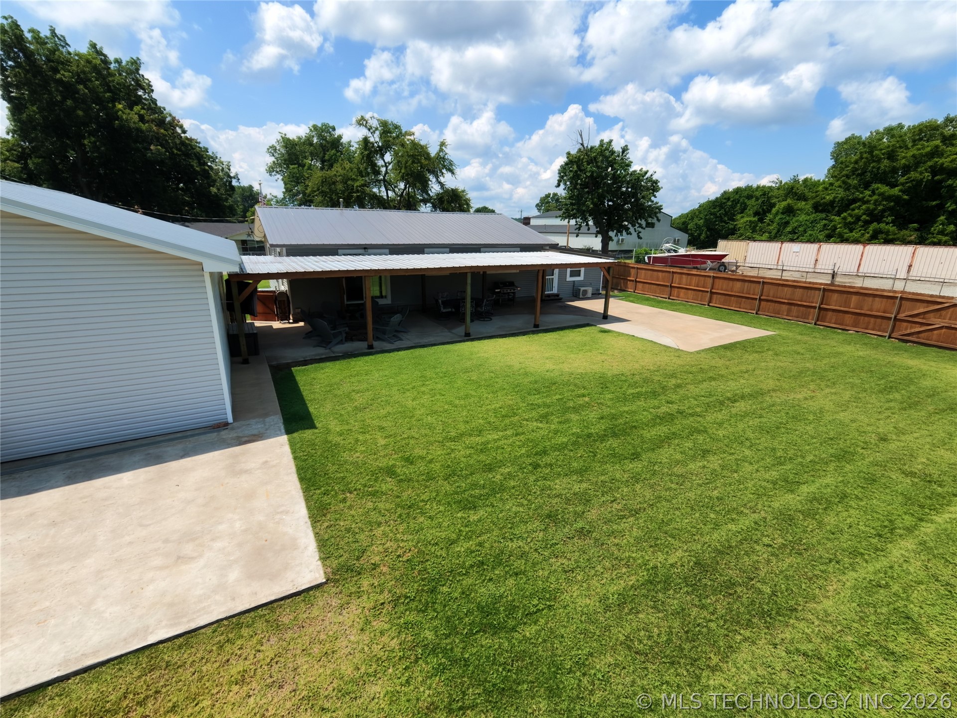 103 E Elm Avenue Property Photo 8