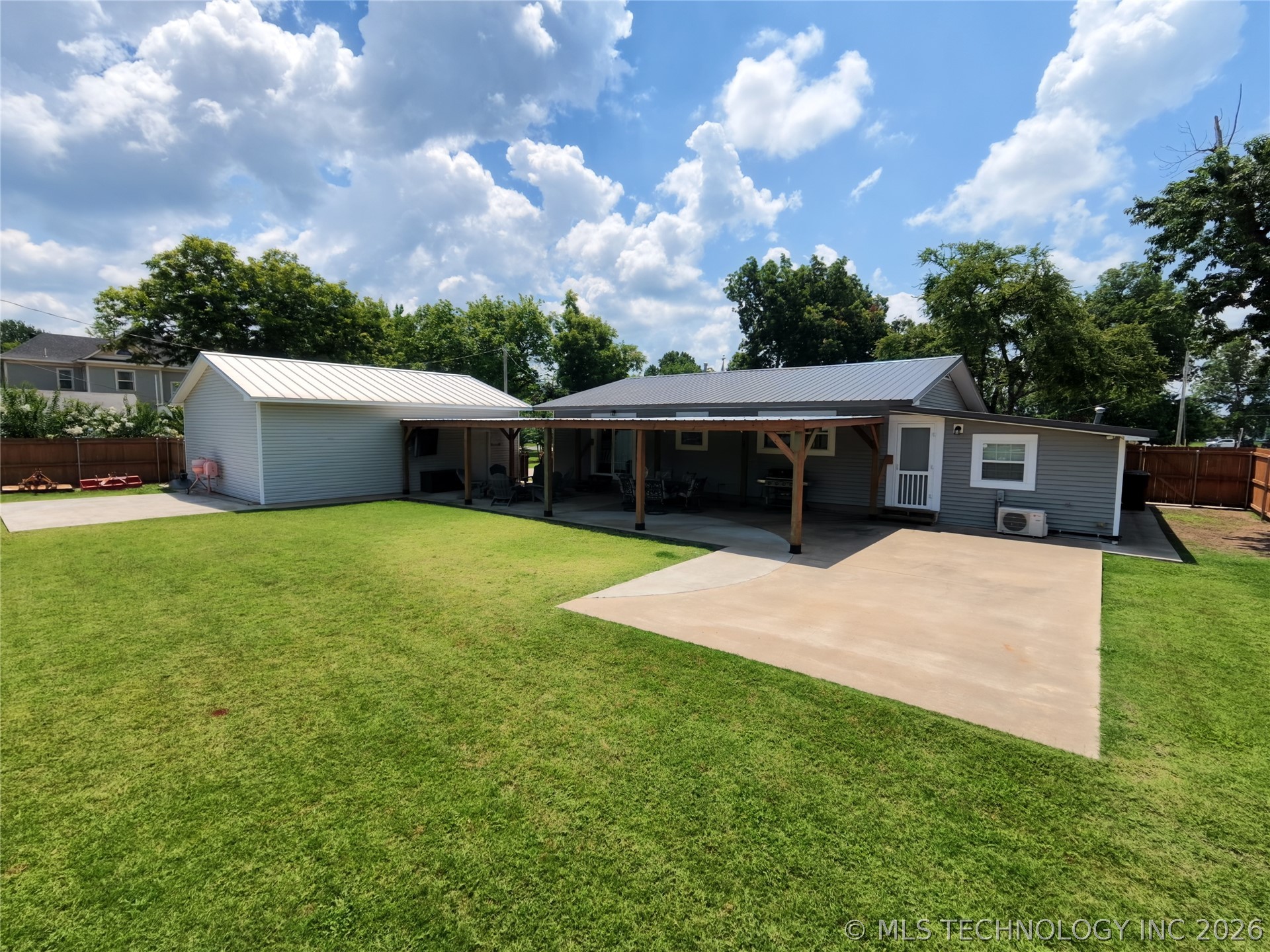 103 E Elm Avenue Property Photo 9