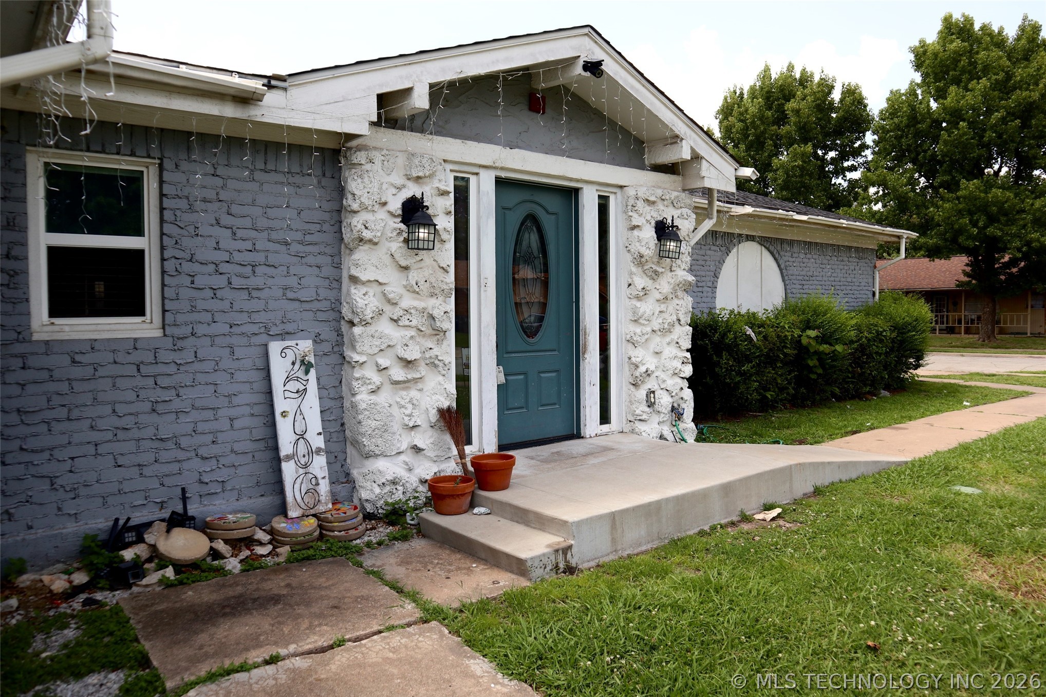 2706 S 104th East Avenue Property Photo 2